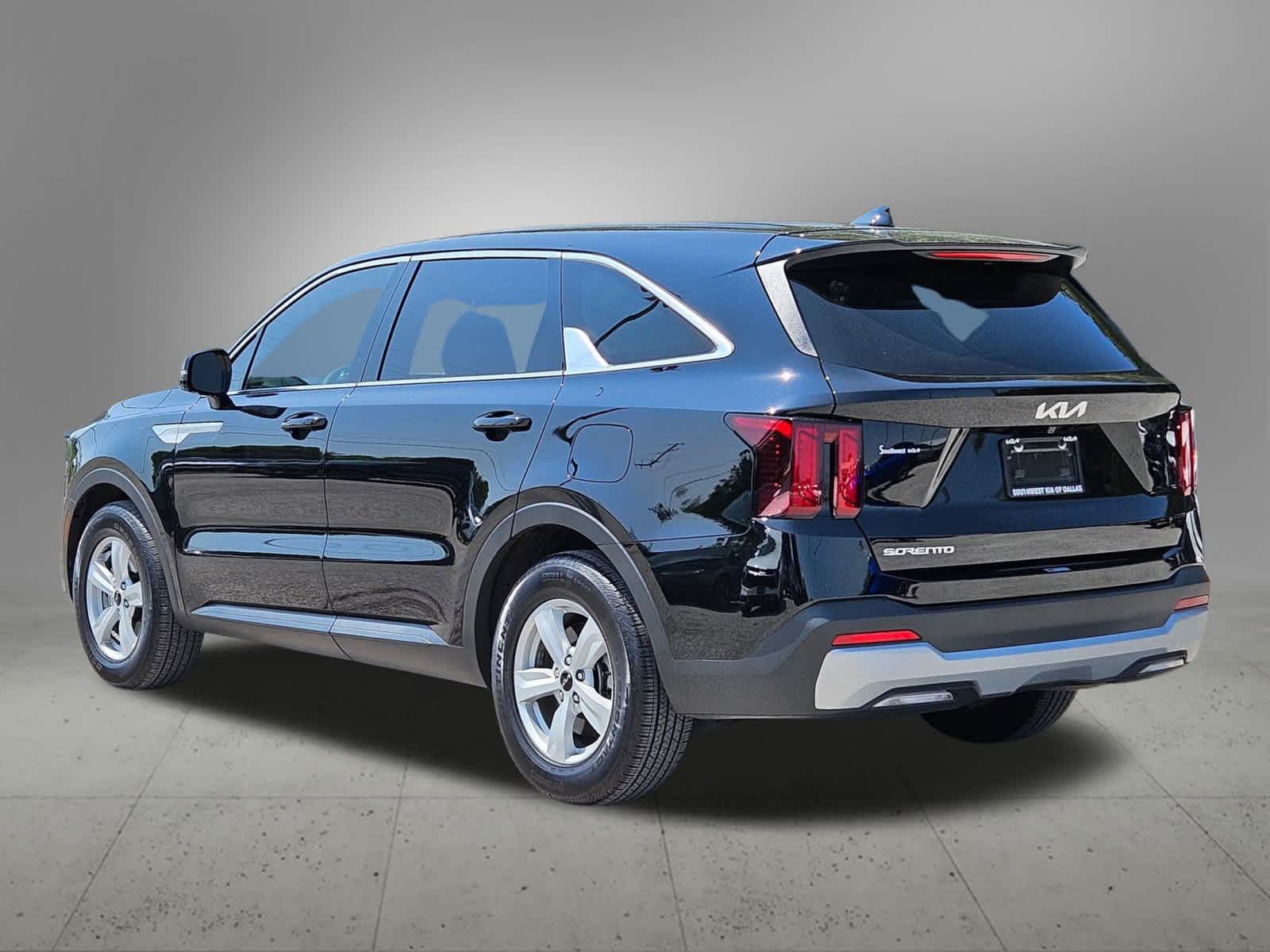 2024 Kia Sorento LX photo 3