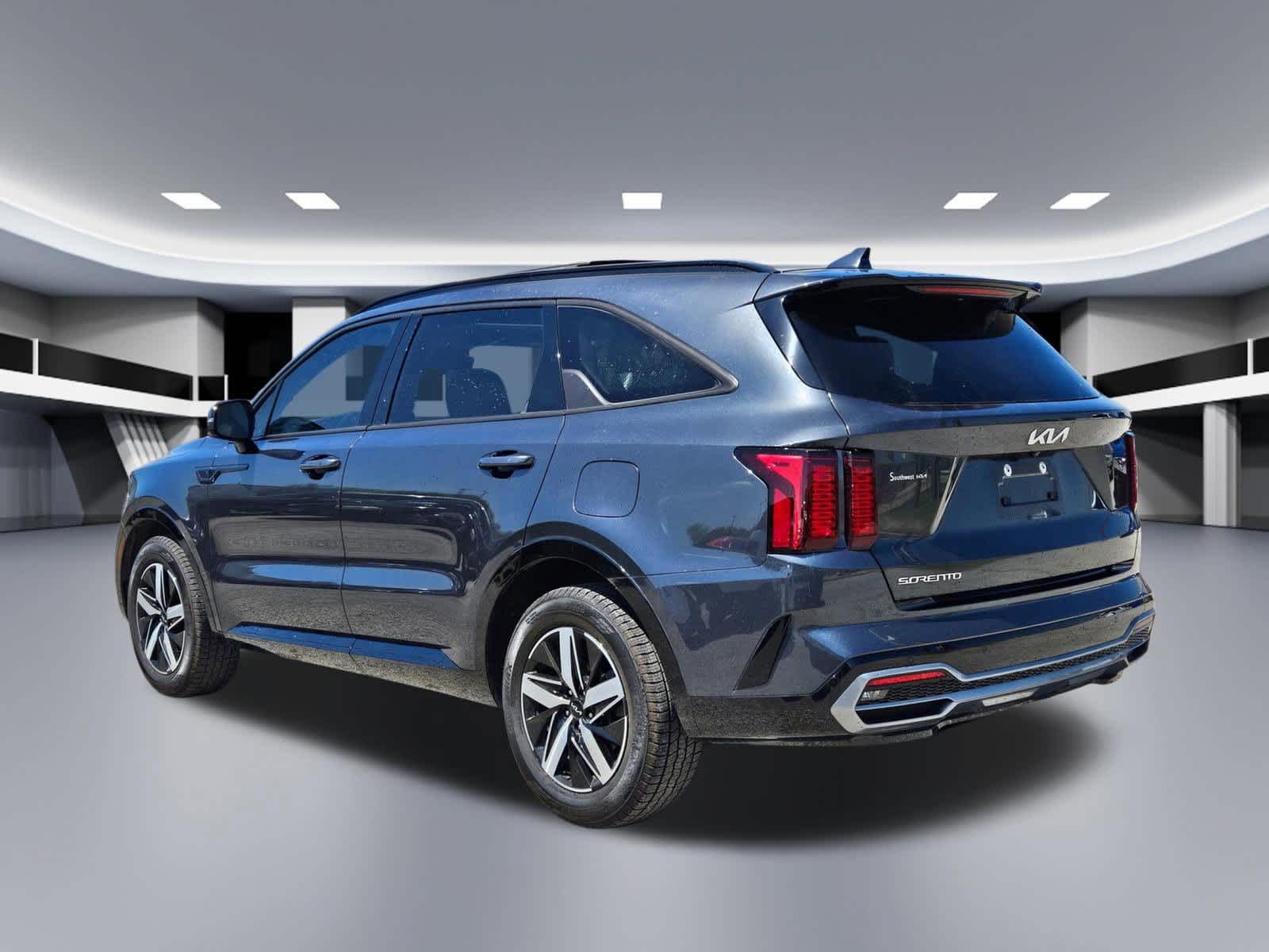Thumbnail: 2023 Kia Sorento - 4