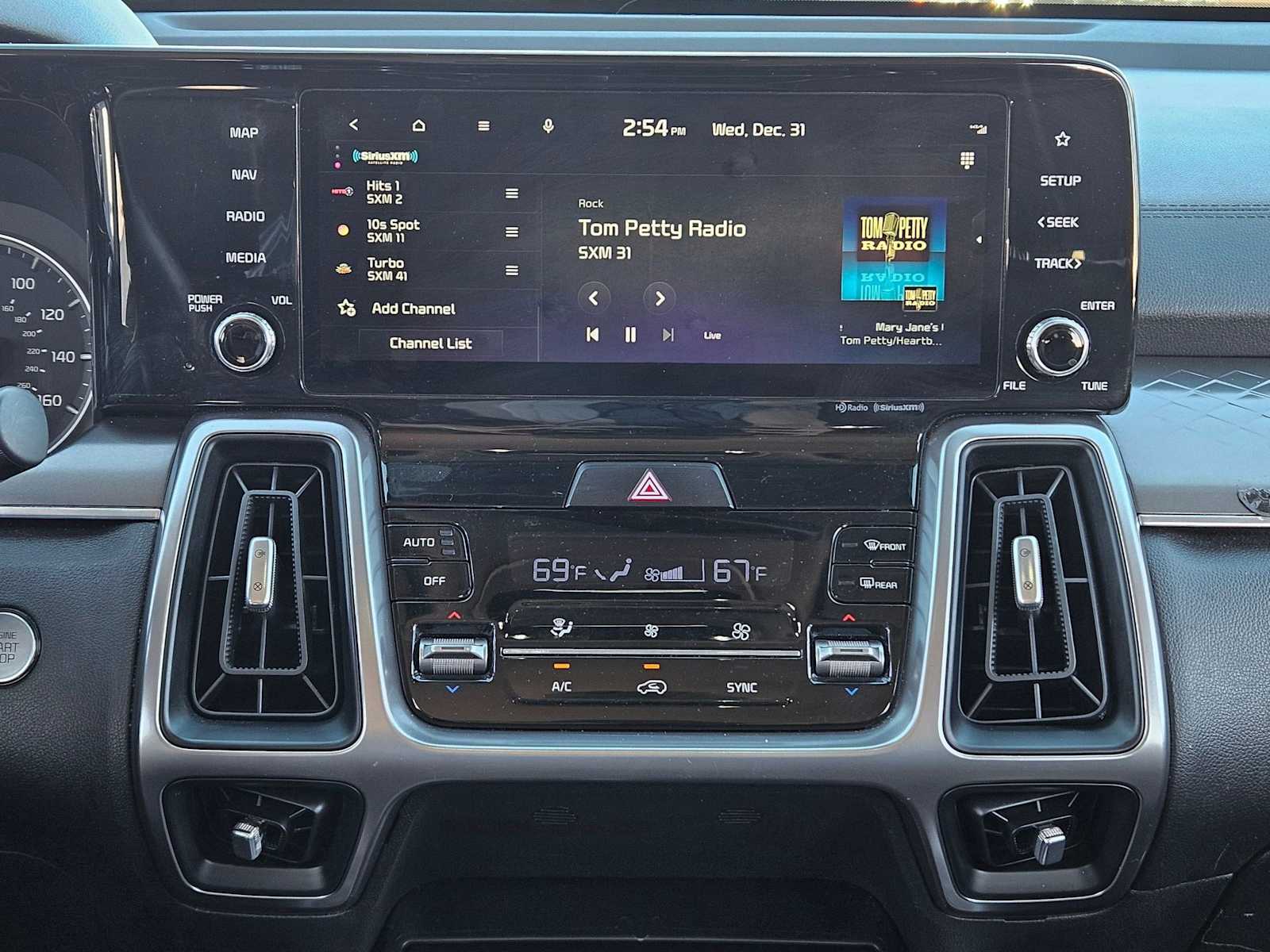 Thumbnail: 2023 Kia Sorento - 25