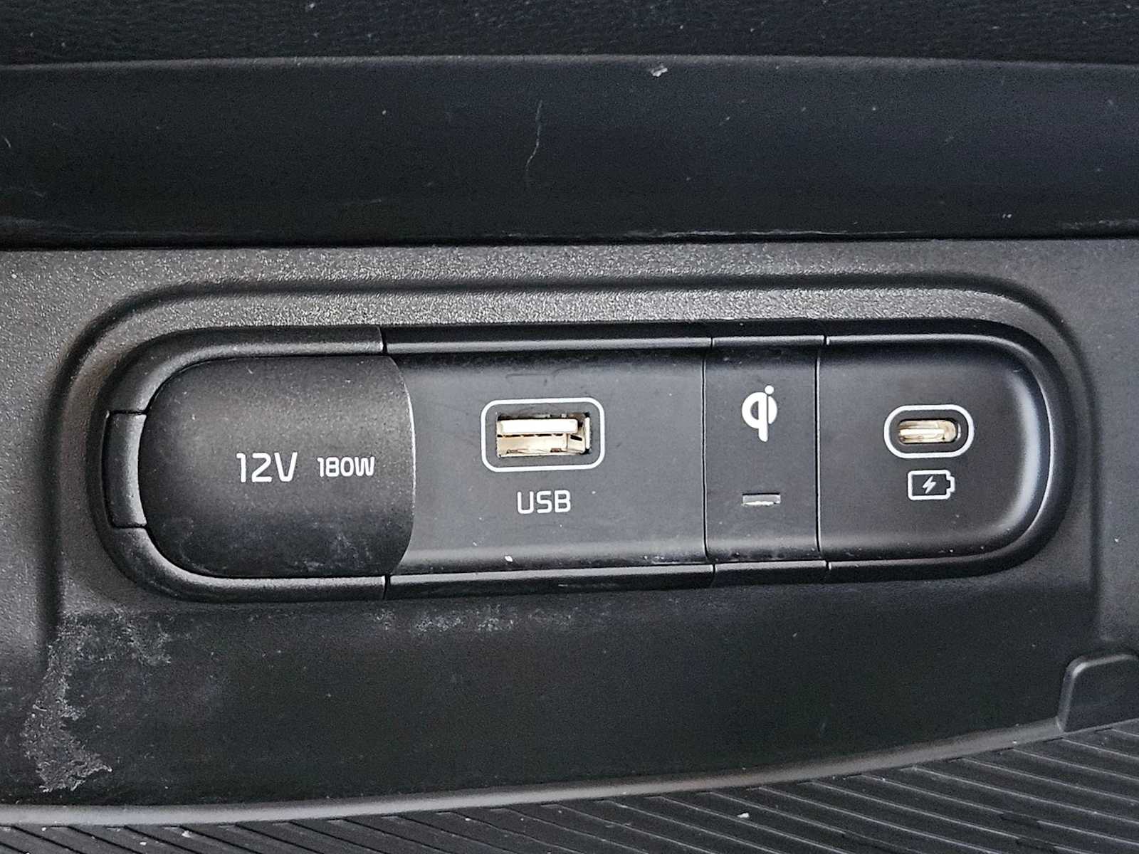 Thumbnail: 2023 Kia Sportage - 32