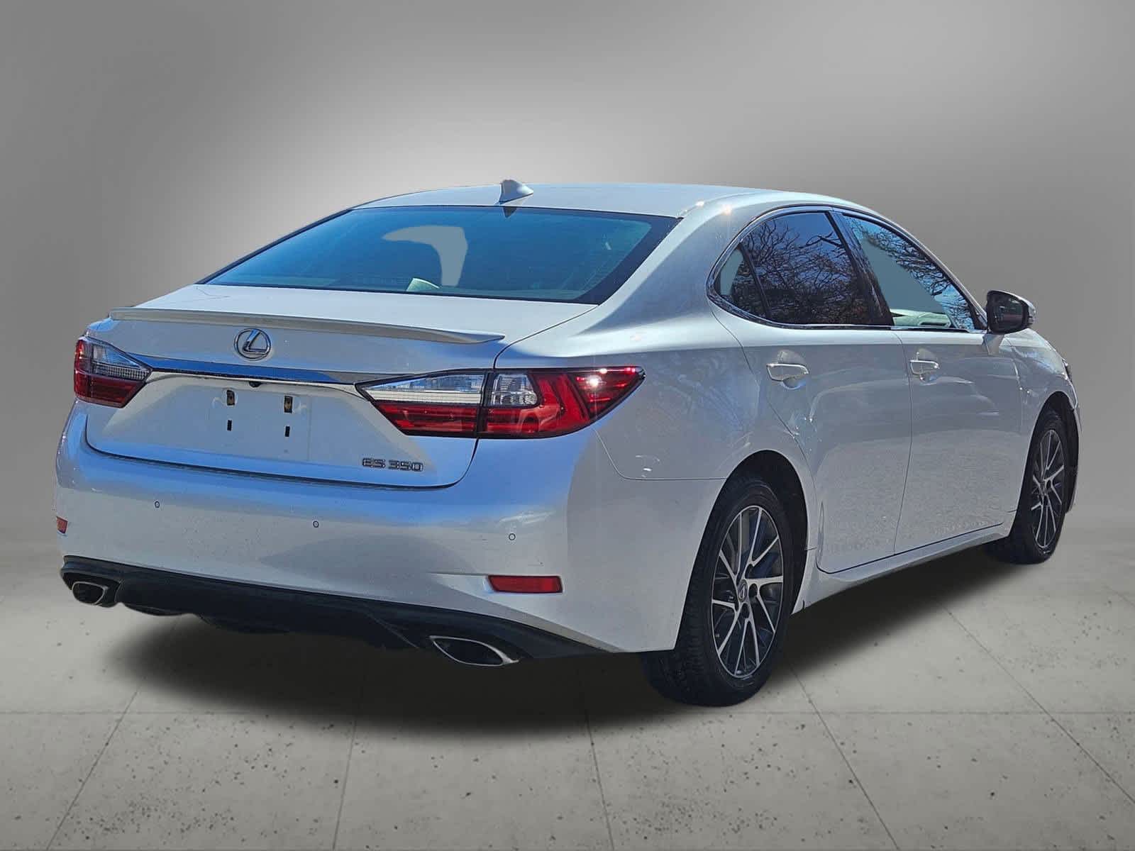 Thumbnail: 2018 Lexus ES - 6