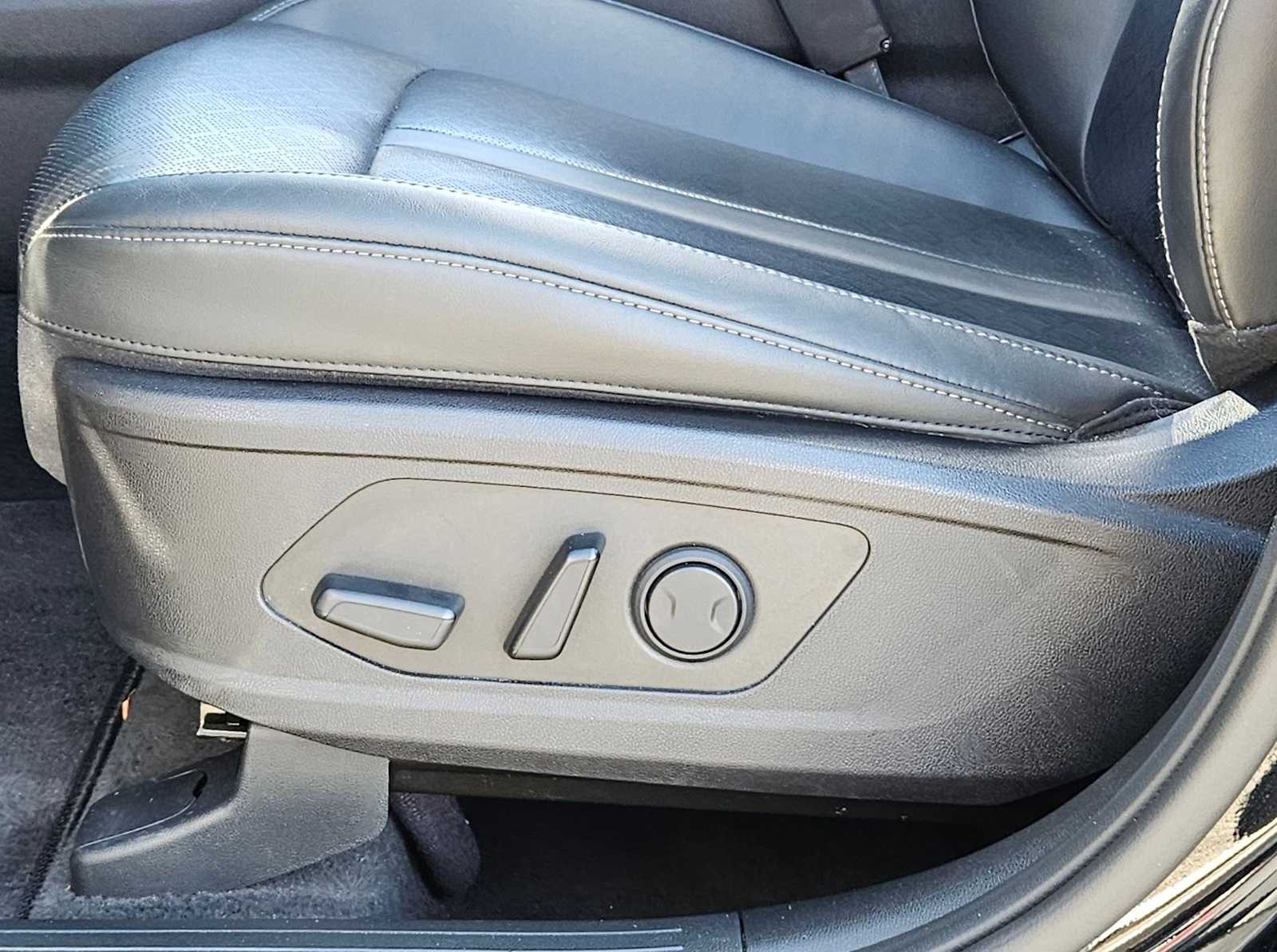 Thumbnail: 2023 Kia Sorento - 17