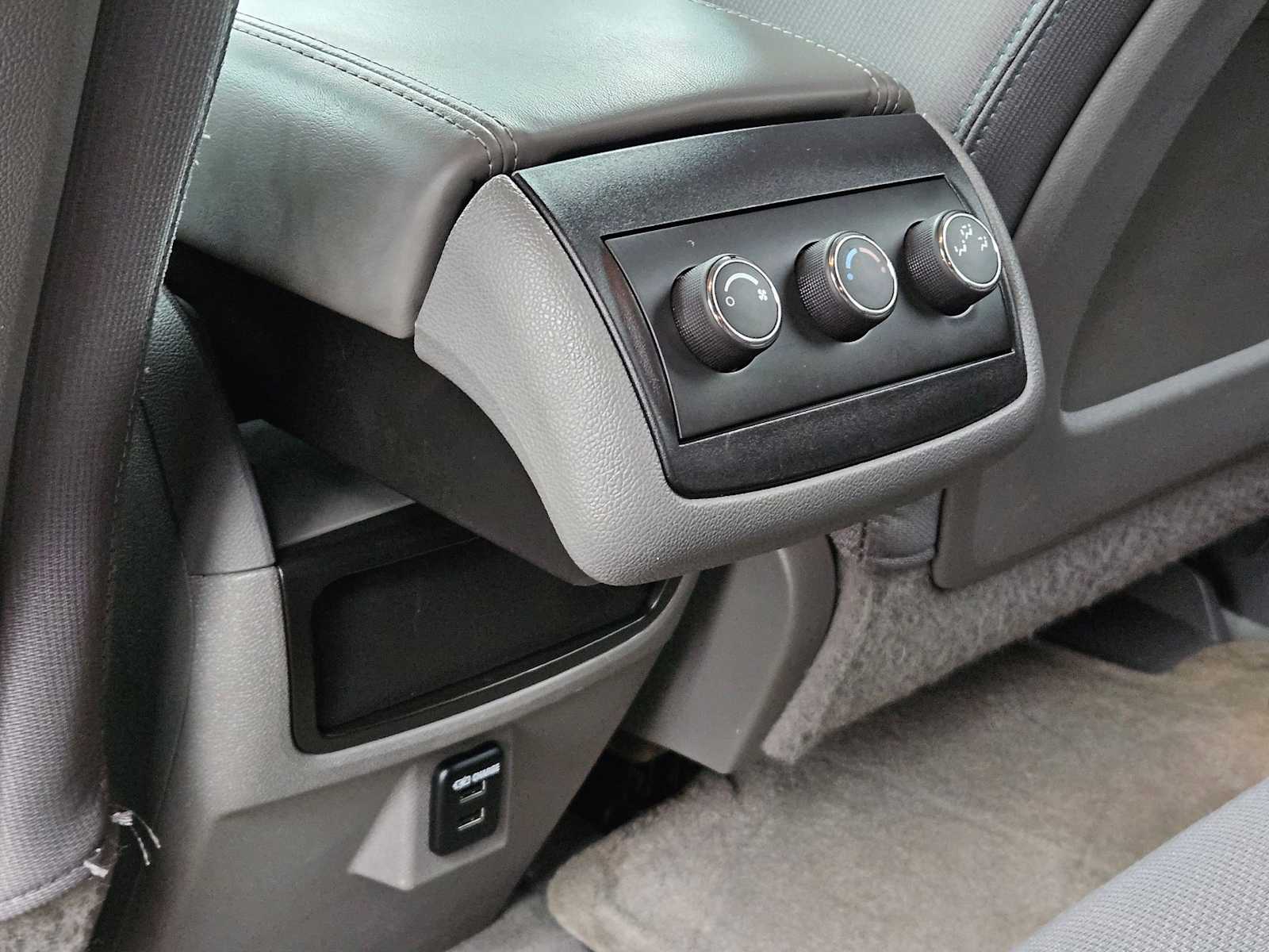 Thumbnail: 2014 Chevrolet Traverse - 19