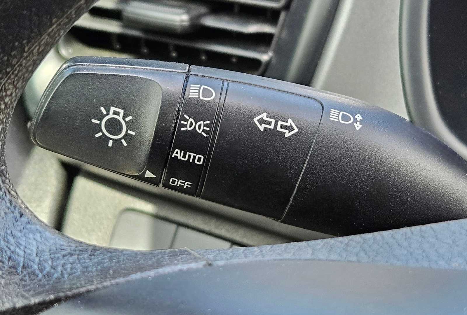 Thumbnail: 2023 Kia Rio - 14