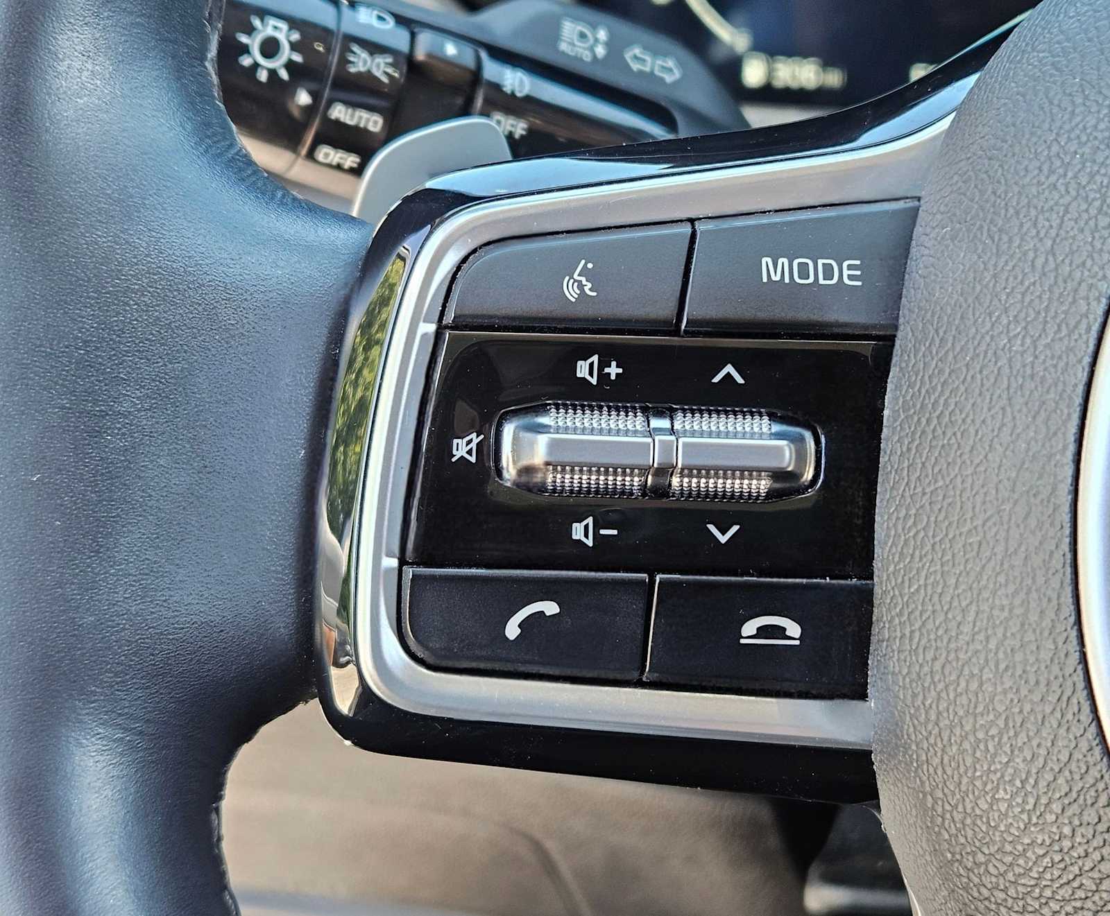 Thumbnail: 2023 Kia Sorento - 17