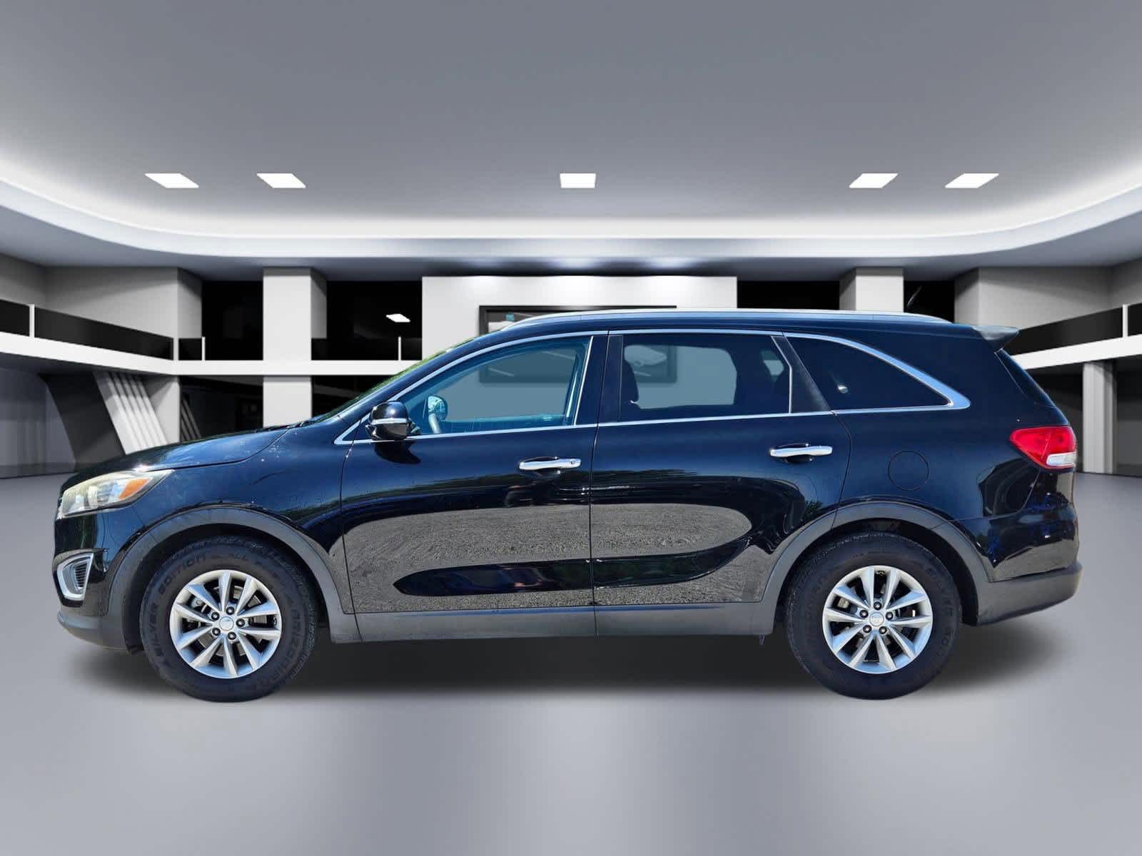 Thumbnail: 2016 Kia Sorento - 3