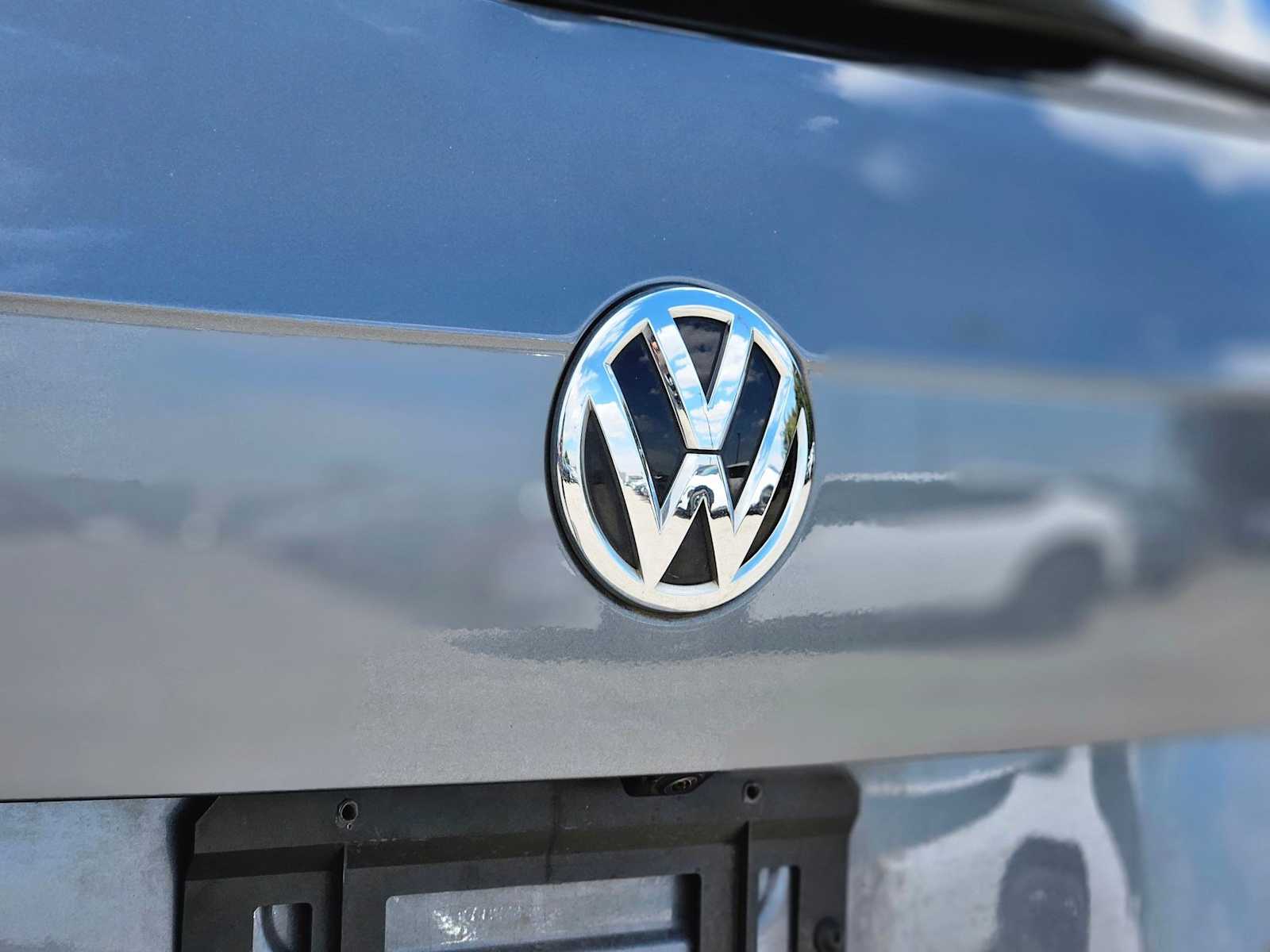 Thumbnail: 2018 Volkswagen Tiguan - 12