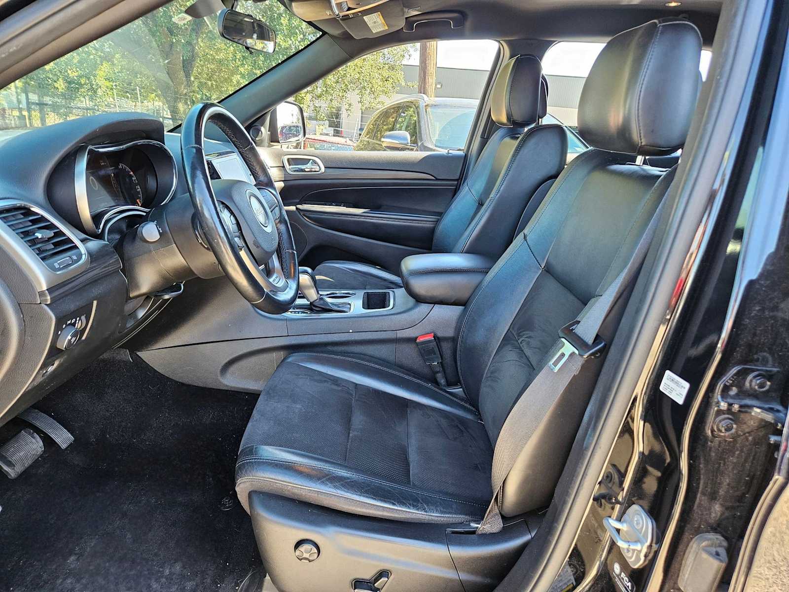 Thumbnail: 2023 Jeep Grand Cherokee - 13