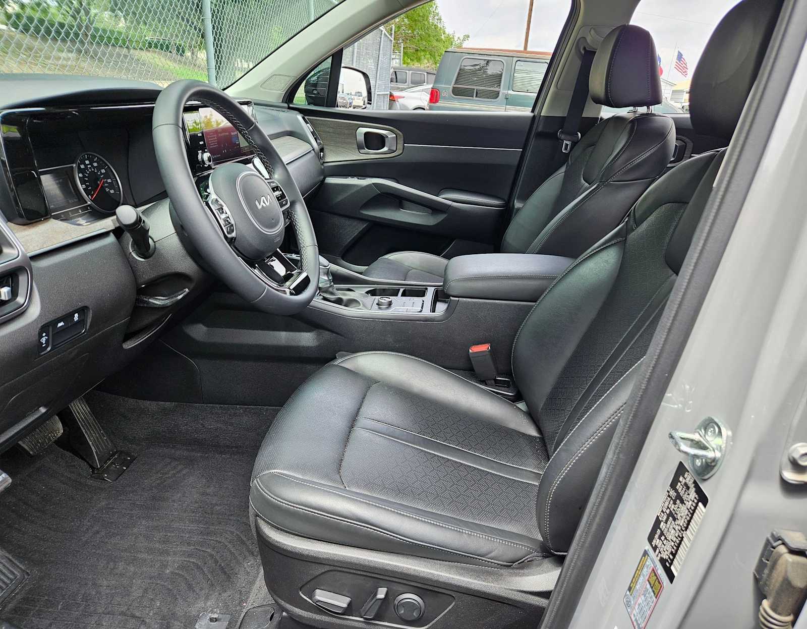 Thumbnail: 2023 Kia Sorento - 16