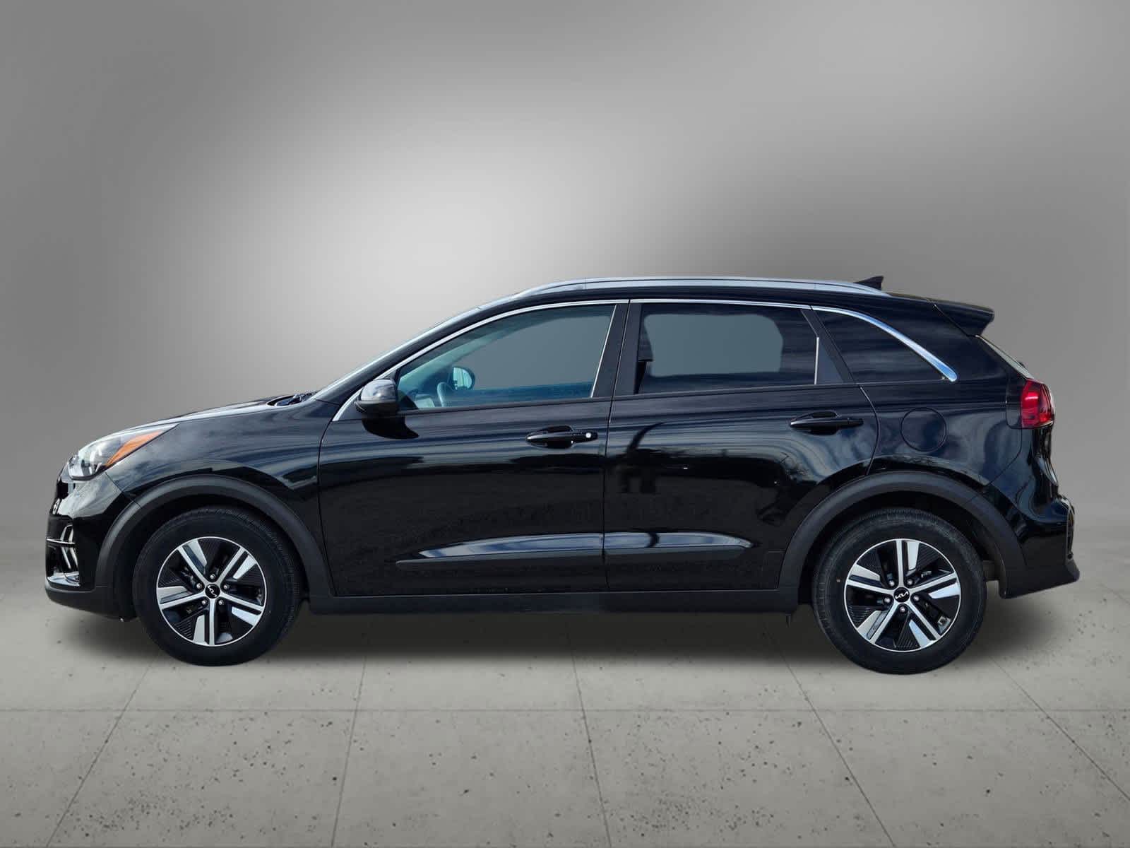 Thumbnail: 2022 Kia Niro - 3
