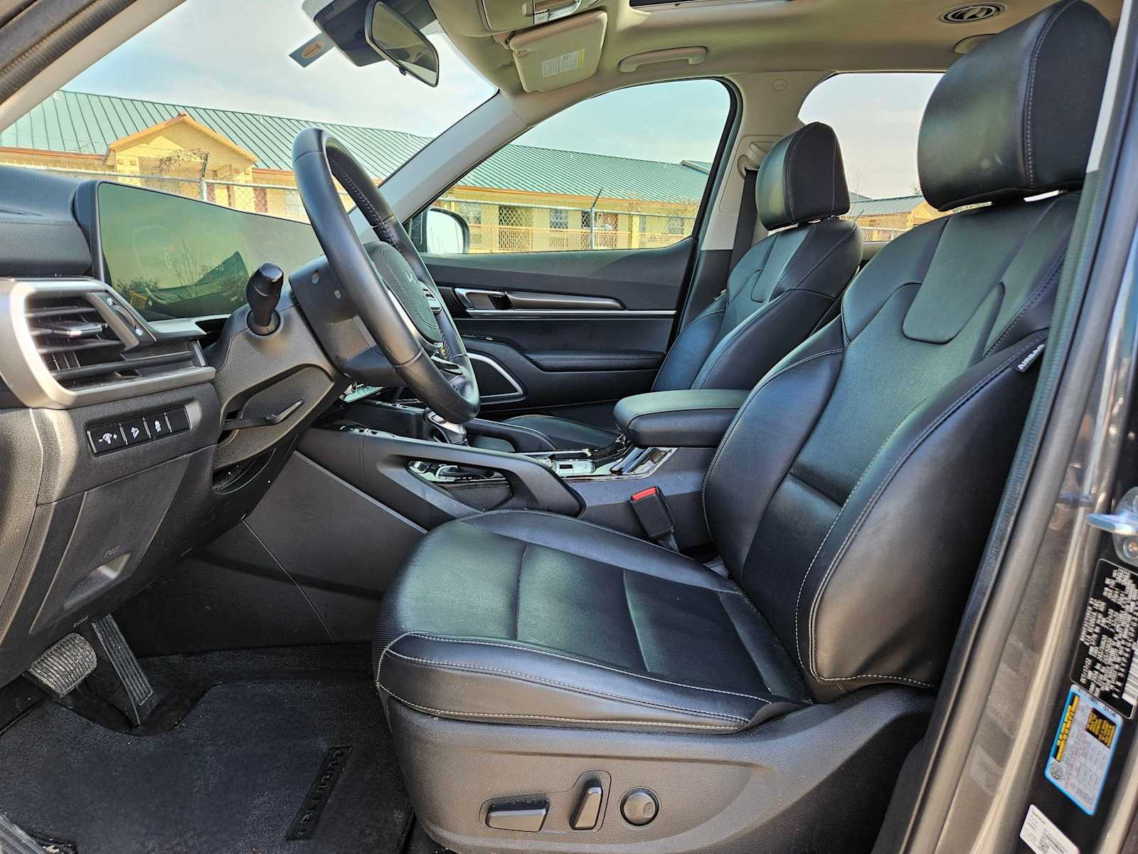 Thumbnail: 2023 Kia Telluride - 17