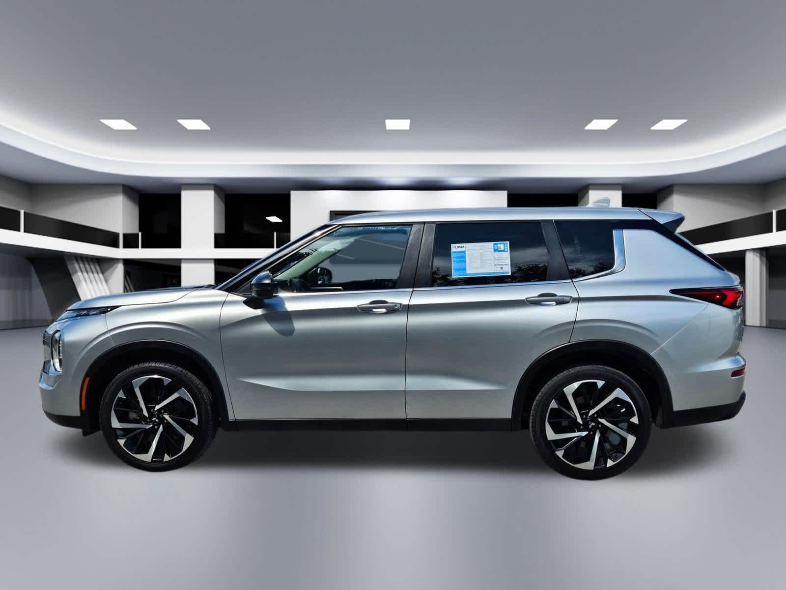 Thumbnail: 2022 Mitsubishi Outlander - 3