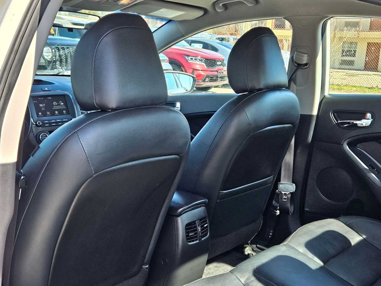 Thumbnail: 2017 Kia Forte - 17