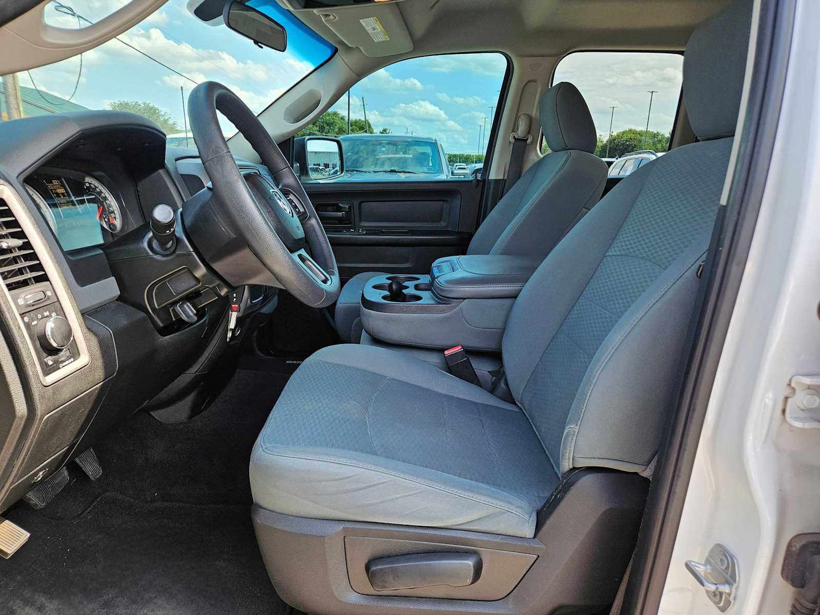 Thumbnail: 2019 RAM 1500 Classic - 14