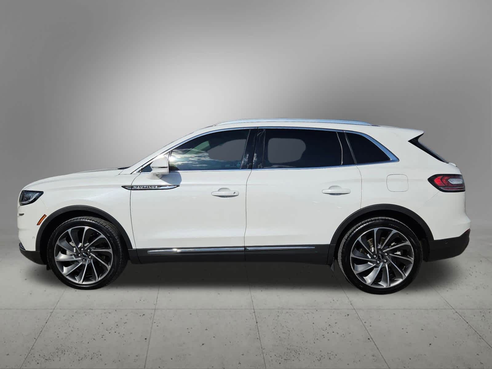 Thumbnail: 2022 Lincoln Nautilus - 2