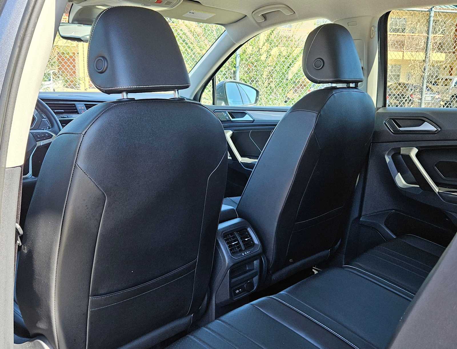 Thumbnail: 2022 Volkswagen Tiguan - 16