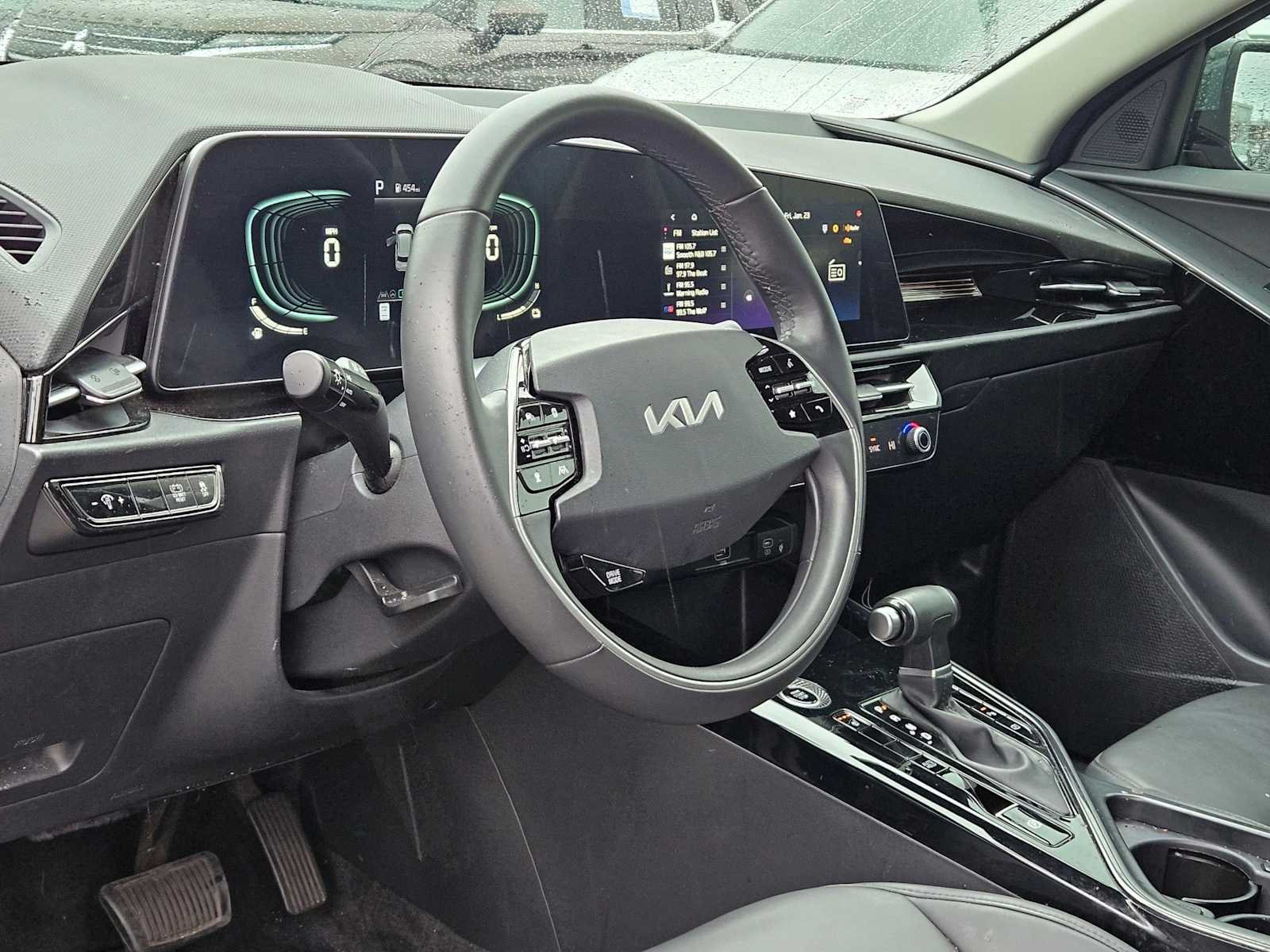 Thumbnail: 2023 Kia Niro - 10