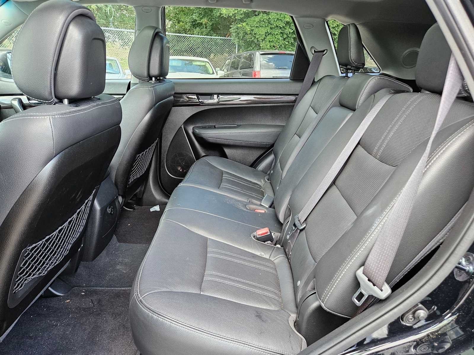 Thumbnail: 2012 Kia Sorento - 17