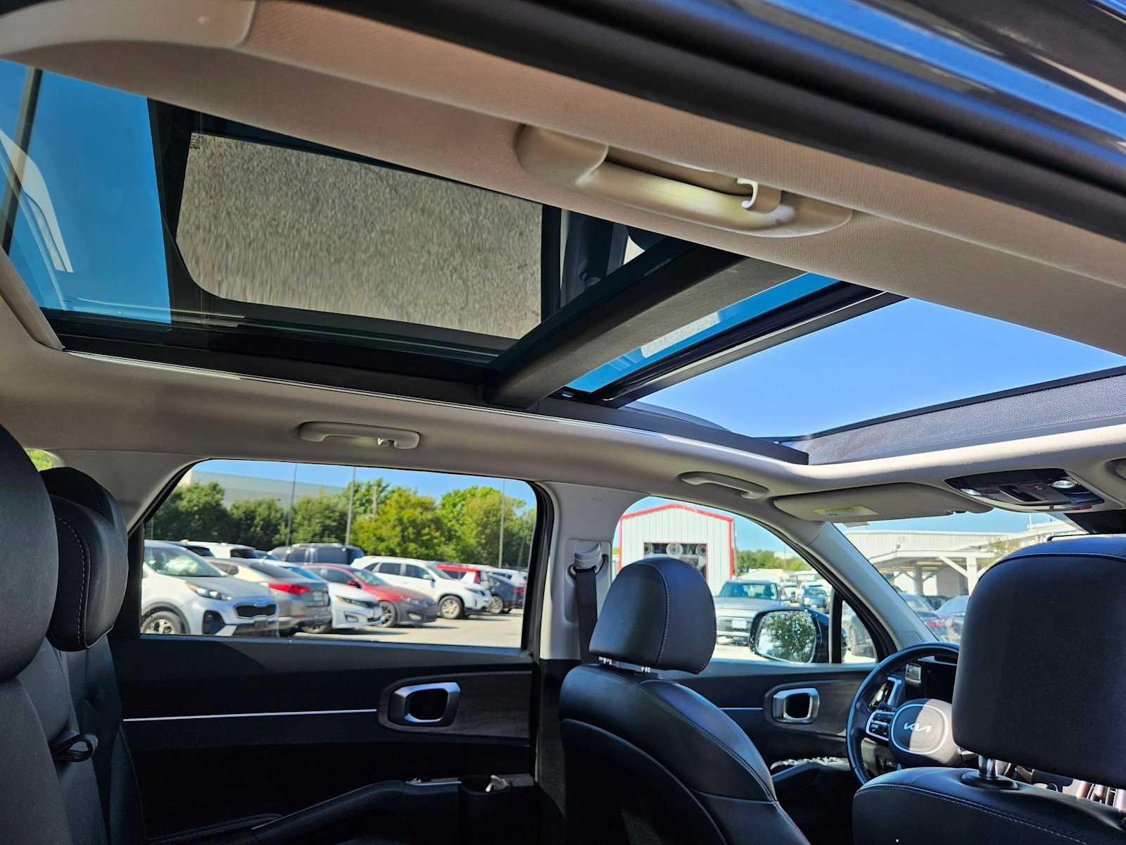 Thumbnail: 2023 Kia Sorento - 16