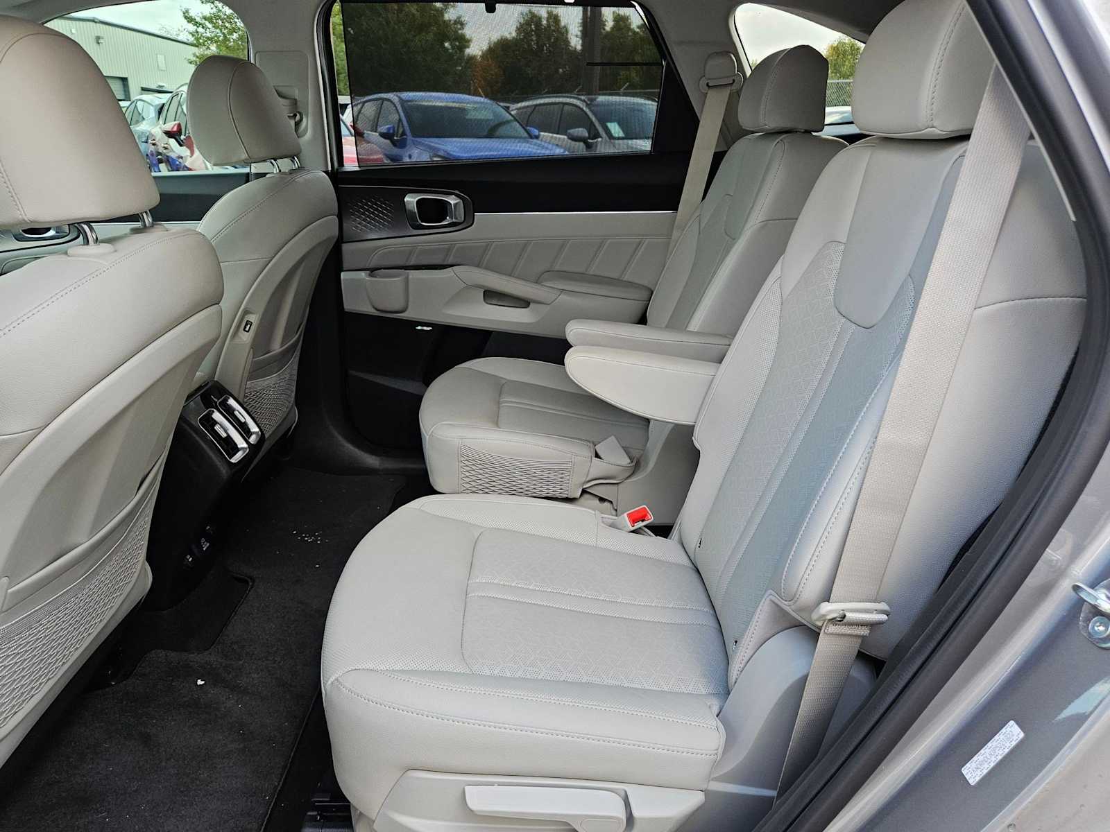 Thumbnail: 2023 Kia Sorento - 20