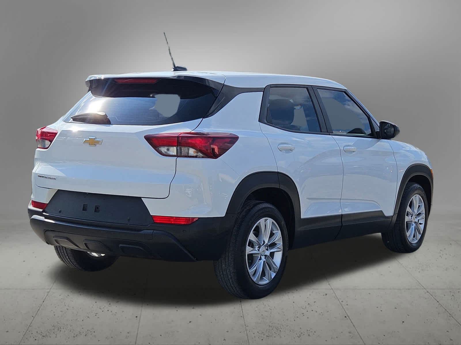 2021 Chevrolet Trailblazer LS photo 3