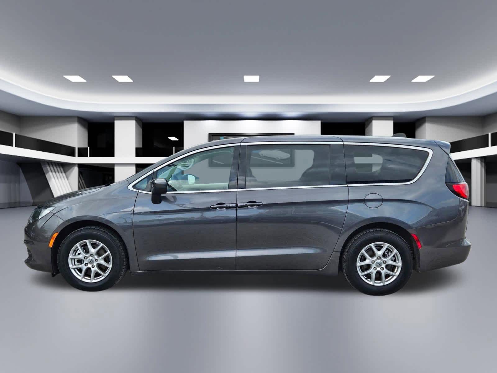 Thumbnail: 2023 Chrysler Voyager - 3