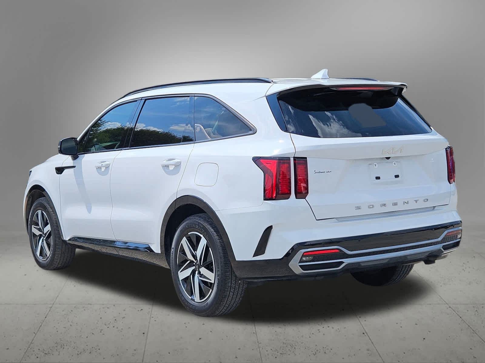 2022 Kia Sorento EX photo 2