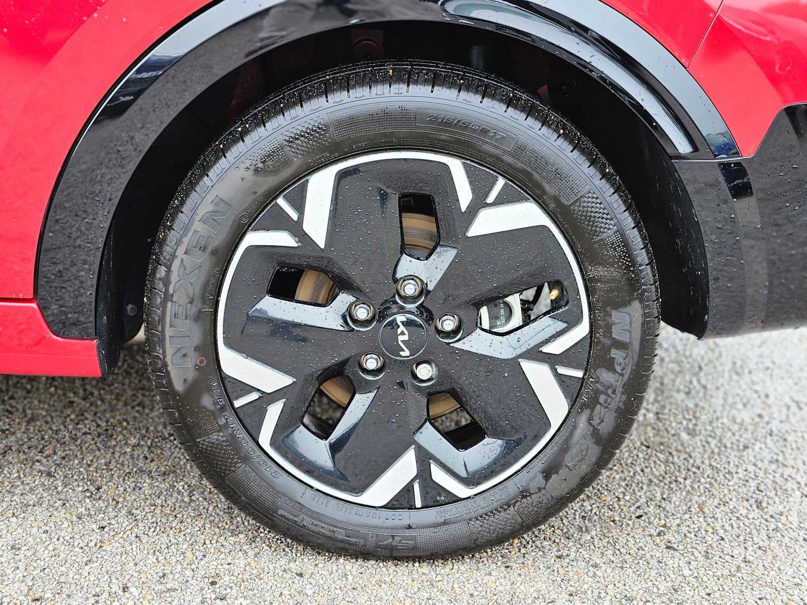 Thumbnail: 2023 Kia Niro - 14