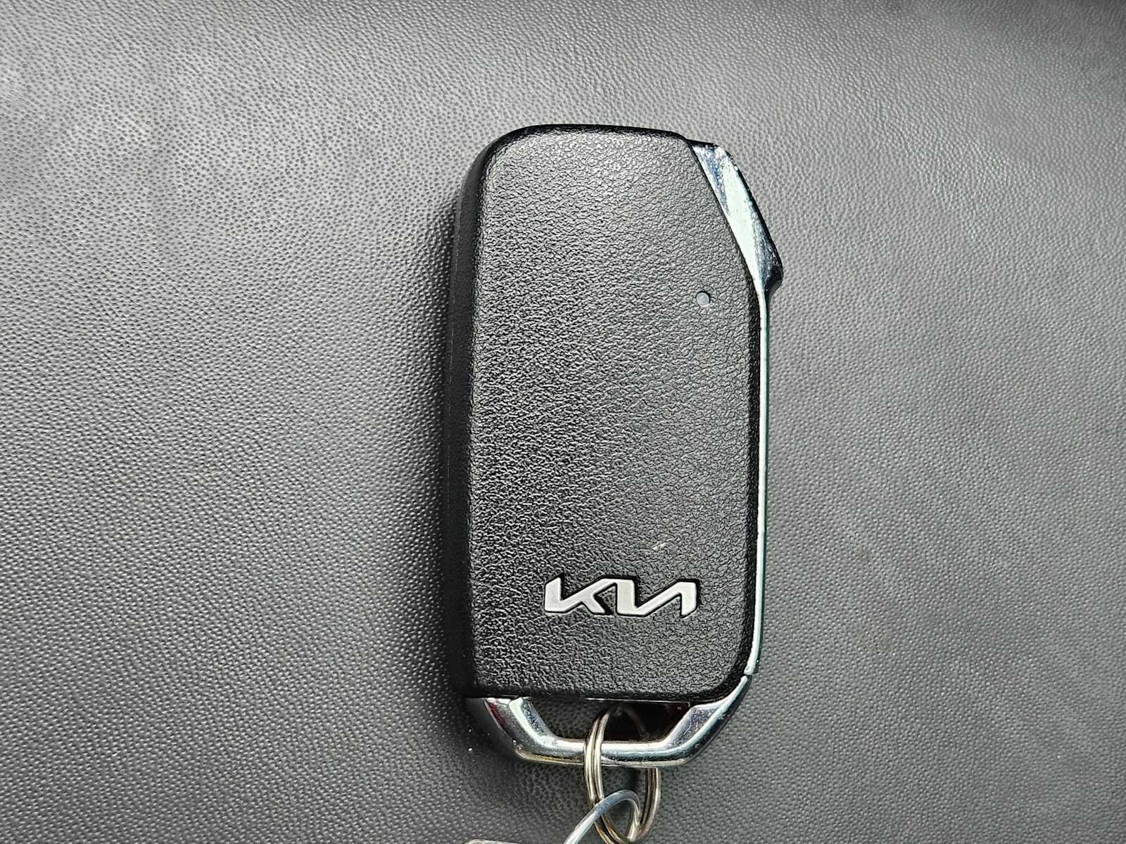 Thumbnail: 2023 Kia Niro - 21