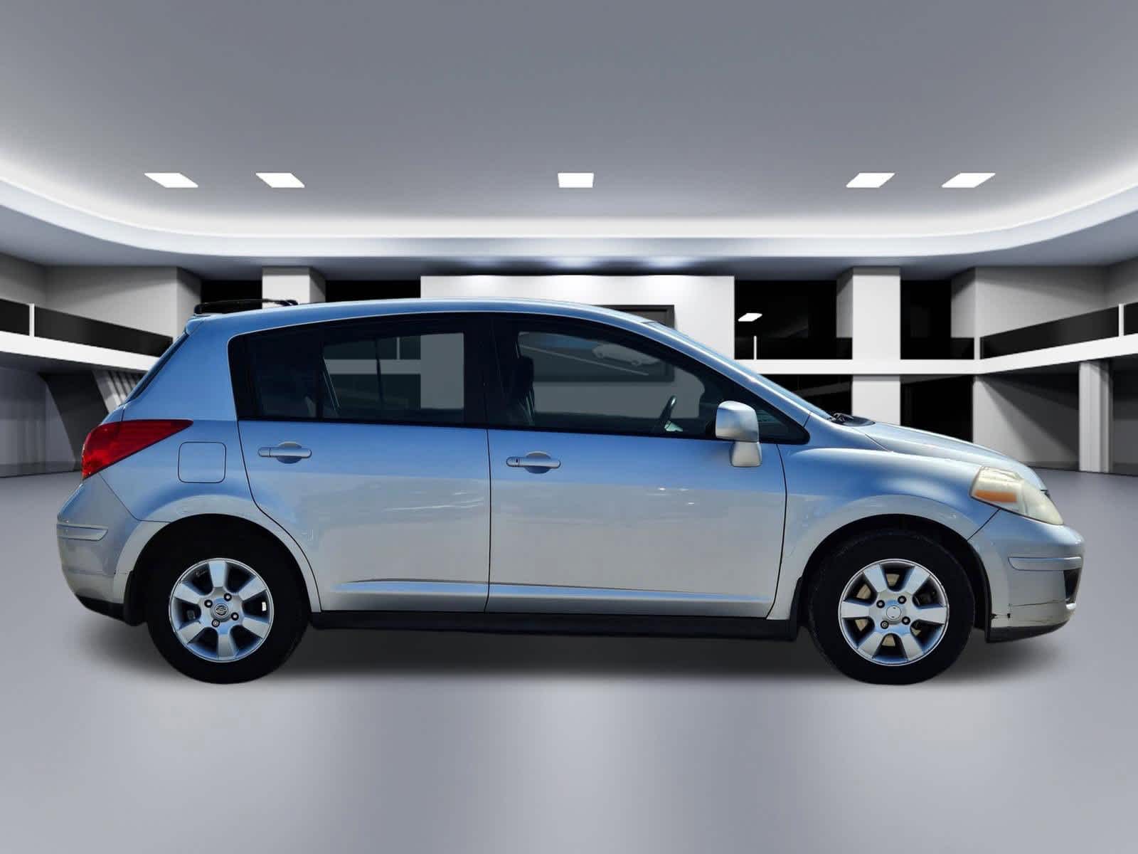 Thumbnail: 2009 Nissan Versa - 6