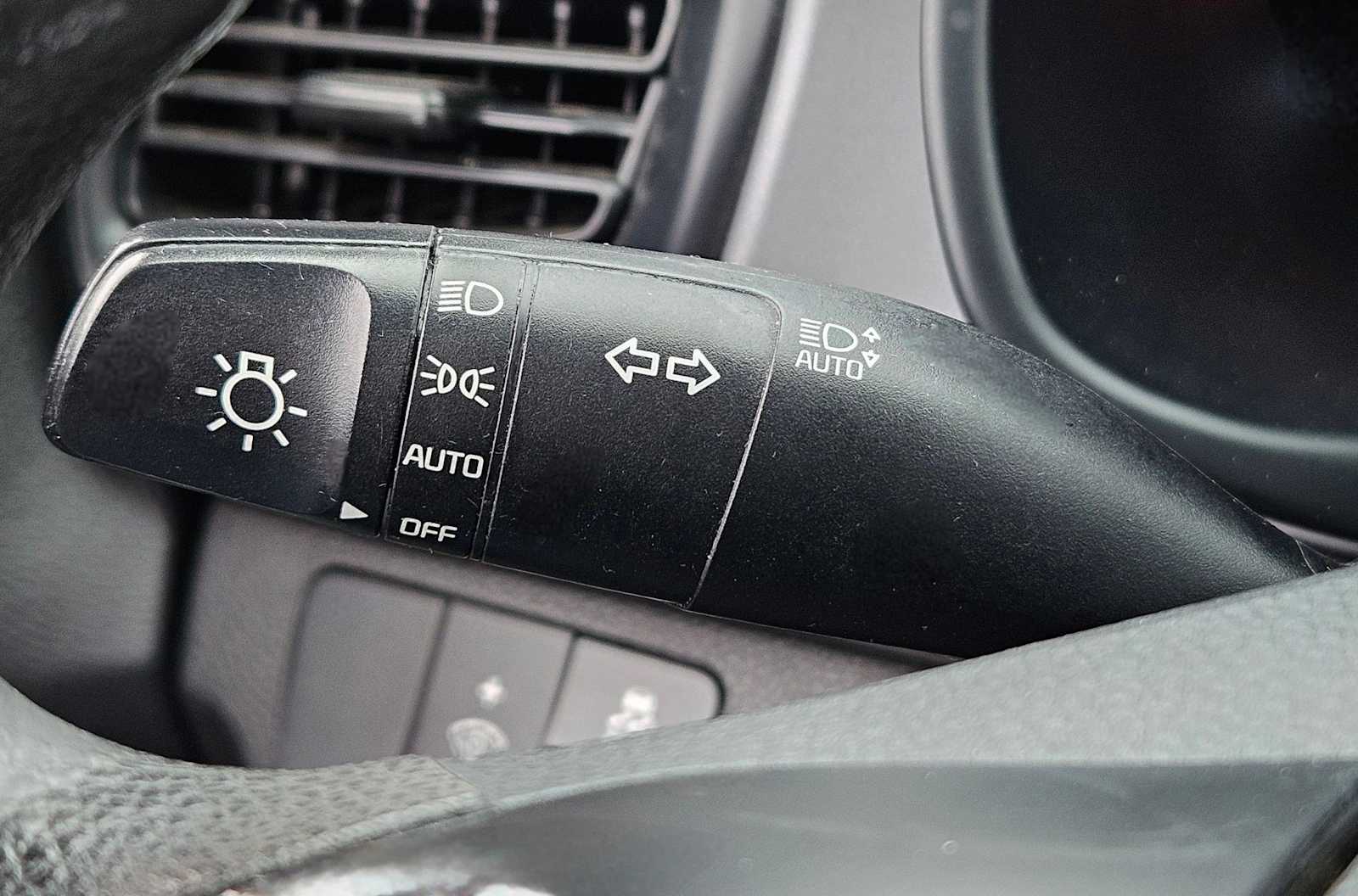 Thumbnail: 2022 Kia Rio - 16