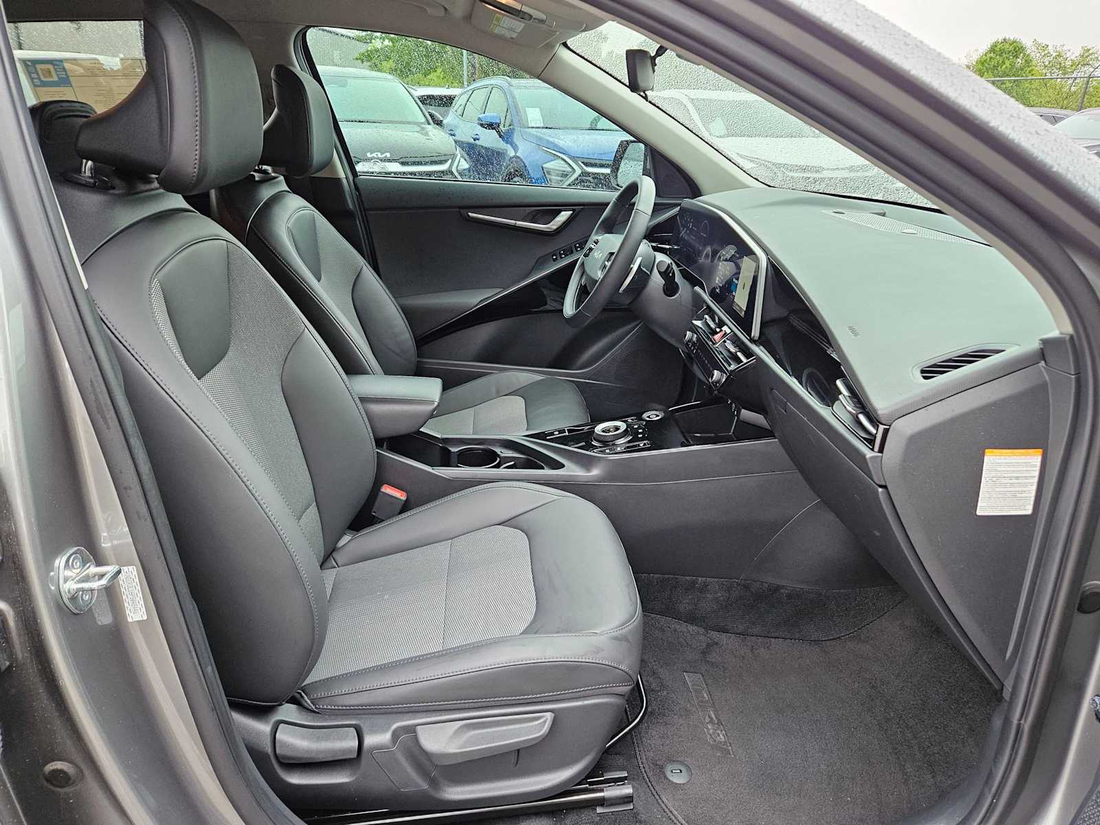 Thumbnail: 2023 Kia Niro - 19