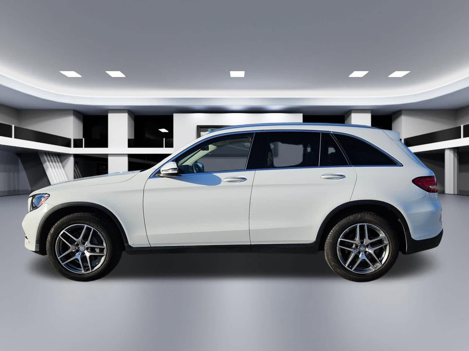 Thumbnail: 2016 Mercedes-Benz GLC - 2
