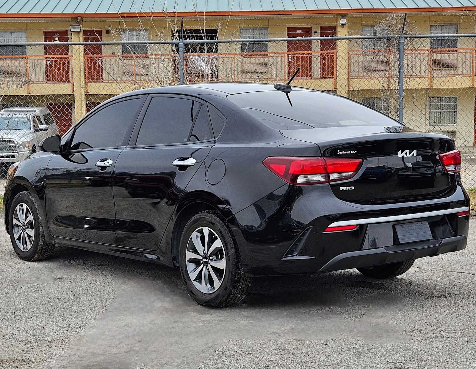 Thumbnail: 2022 Kia Rio - 4