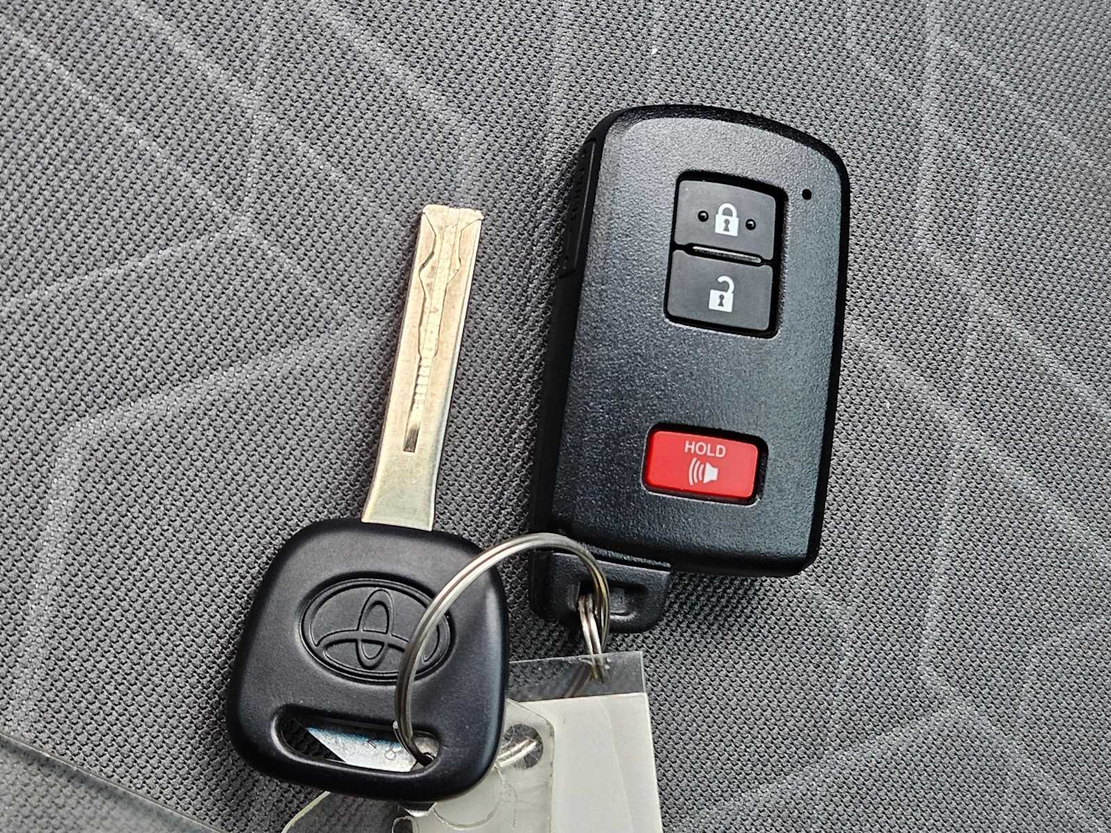 Thumbnail: 2022 Toyota Tacoma - 30