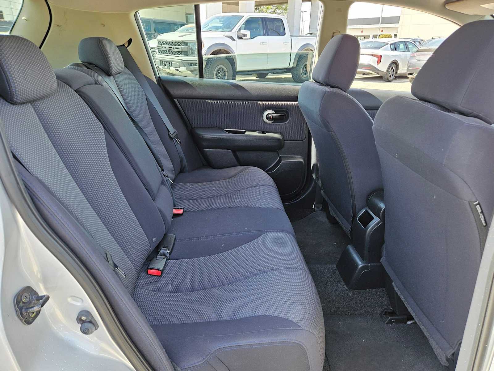 Thumbnail: 2009 Nissan Versa - 18