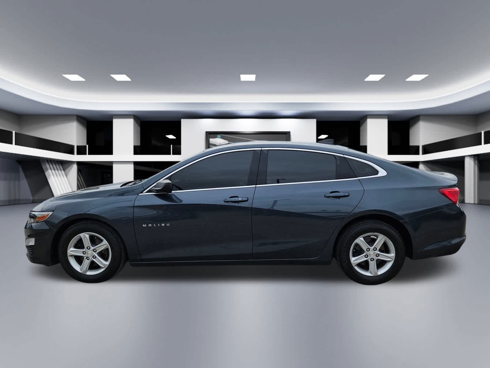 Thumbnail: 2020 Chevrolet Malibu - 3