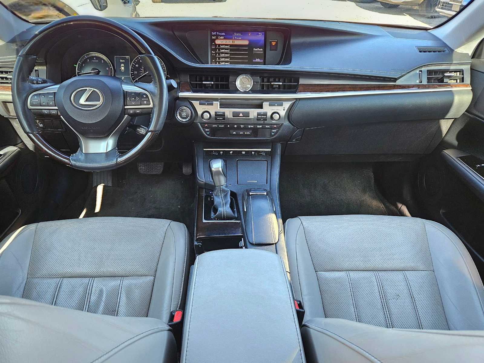 Thumbnail: 2018 Lexus ES - 14