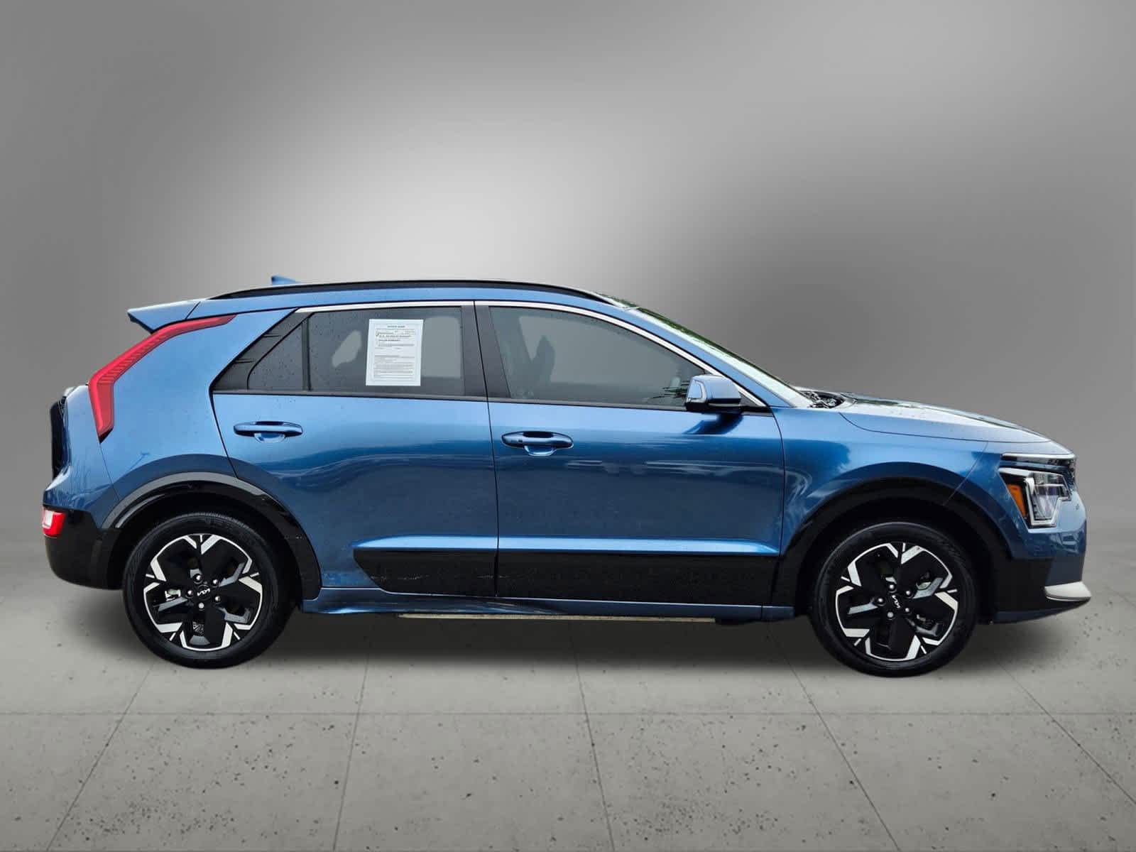Thumbnail: 2023 Kia Niro - 7