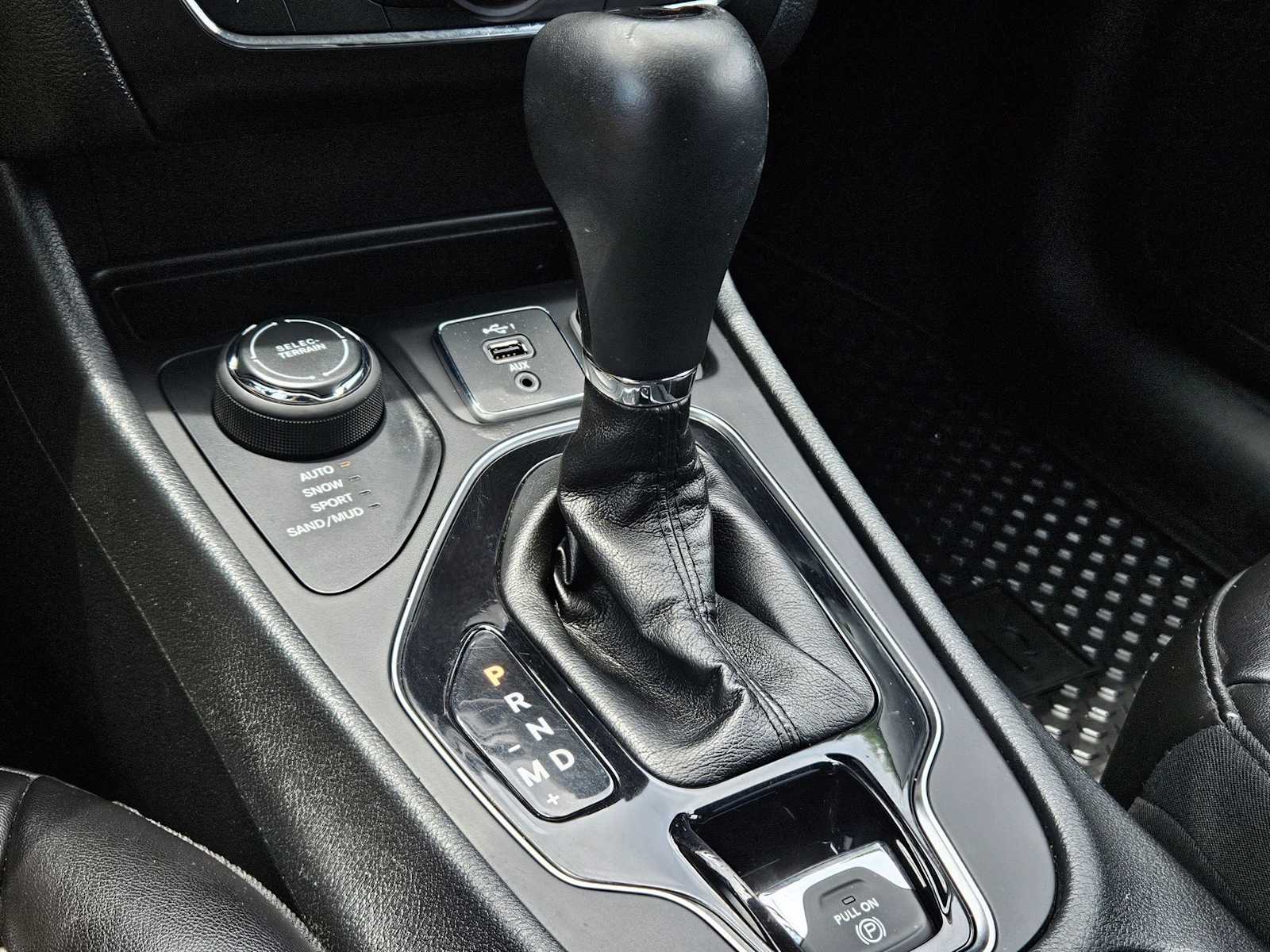 Thumbnail: 2019 Jeep Cherokee - 27