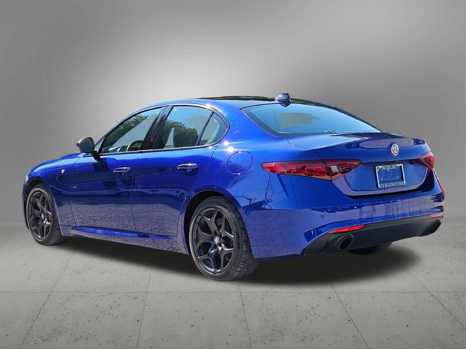 2022 Alfa Romeo Giulia Ti photo 3
