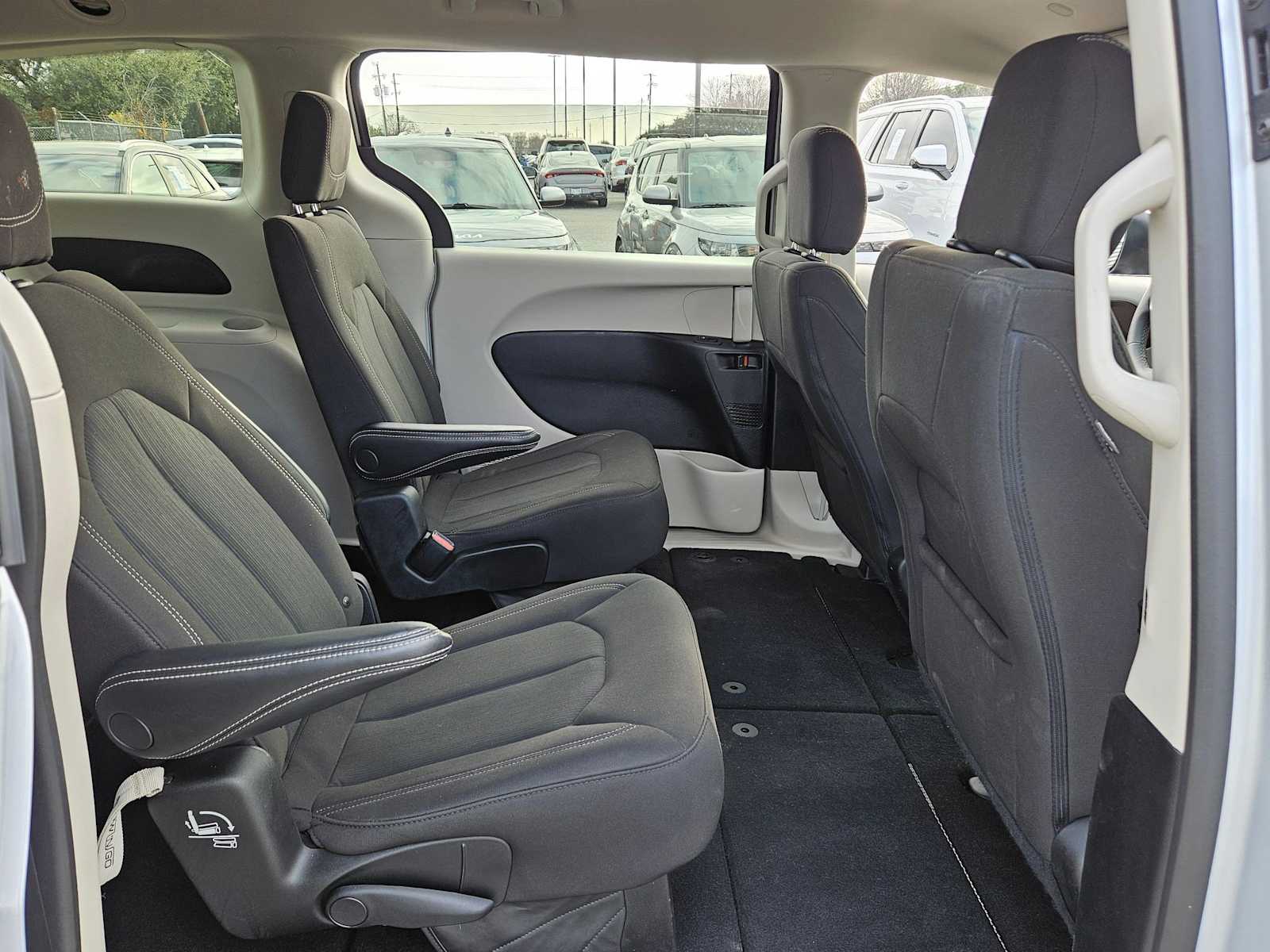 Thumbnail: 2023 Chrysler Voyager - 22