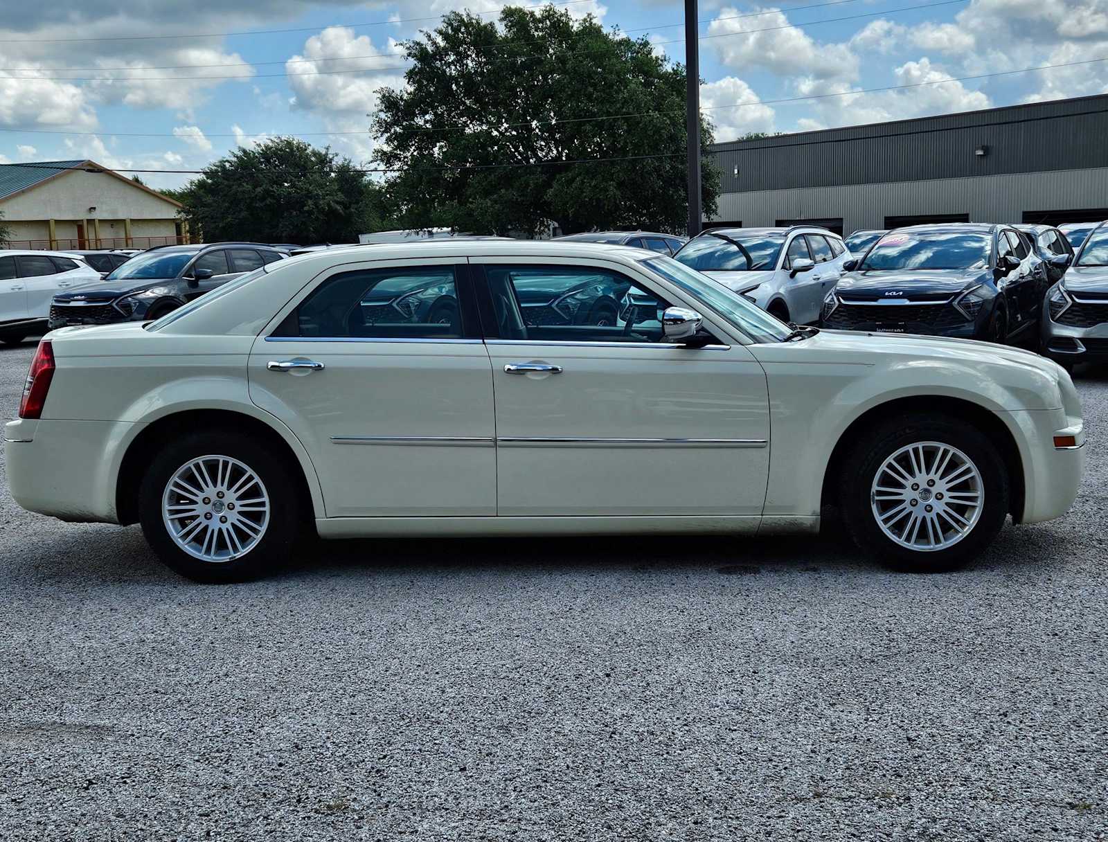 Thumbnail: 2010 Chrysler 300 - 7