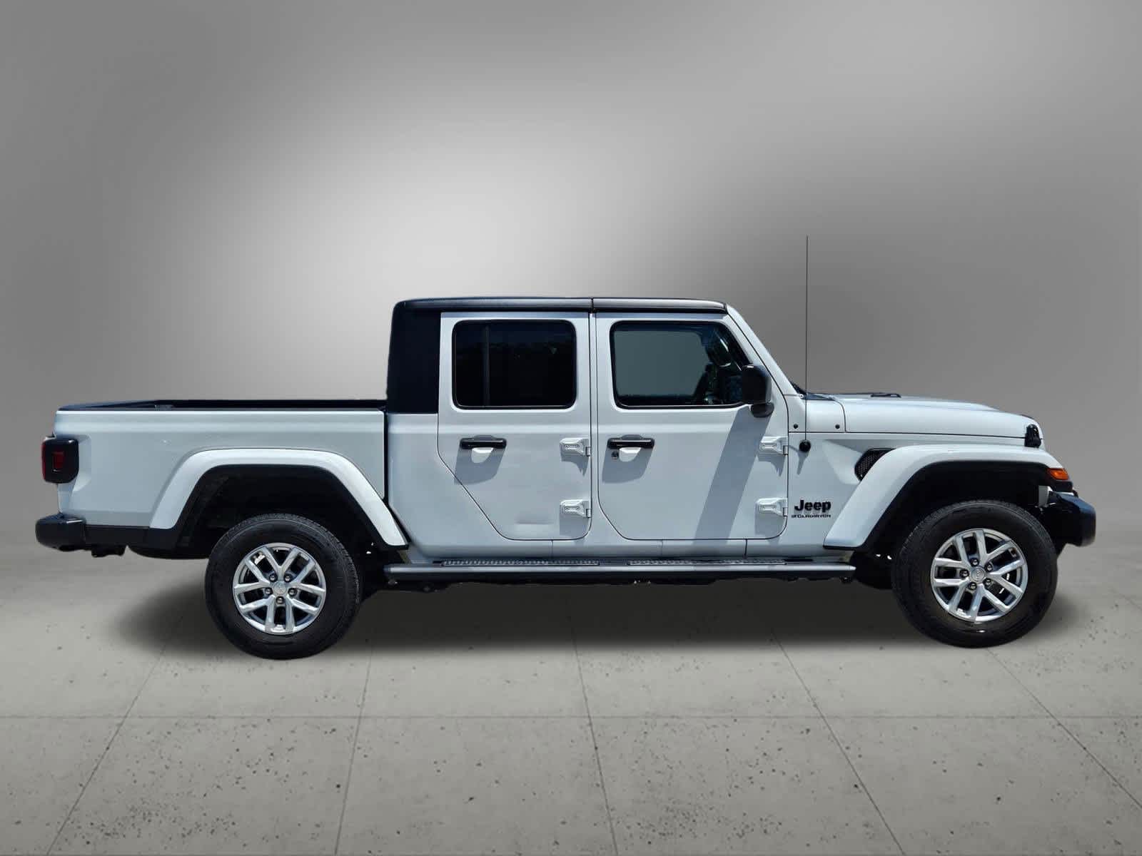 Thumbnail: 2023 Jeep Gladiator - 7