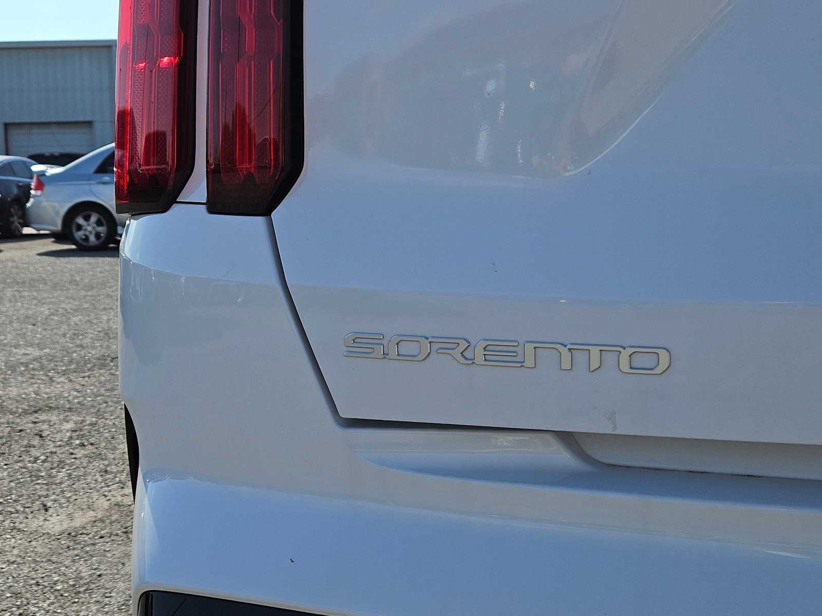 Thumbnail: 2023 Kia Sorento - 11