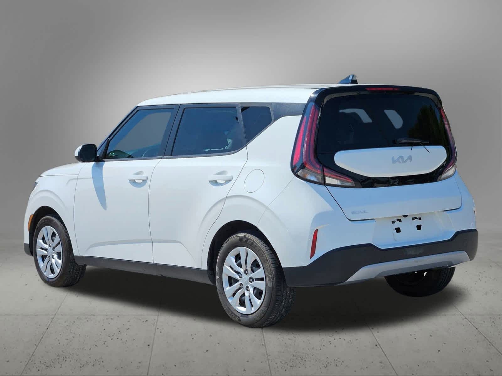 2023 Kia Soul LX photo 3