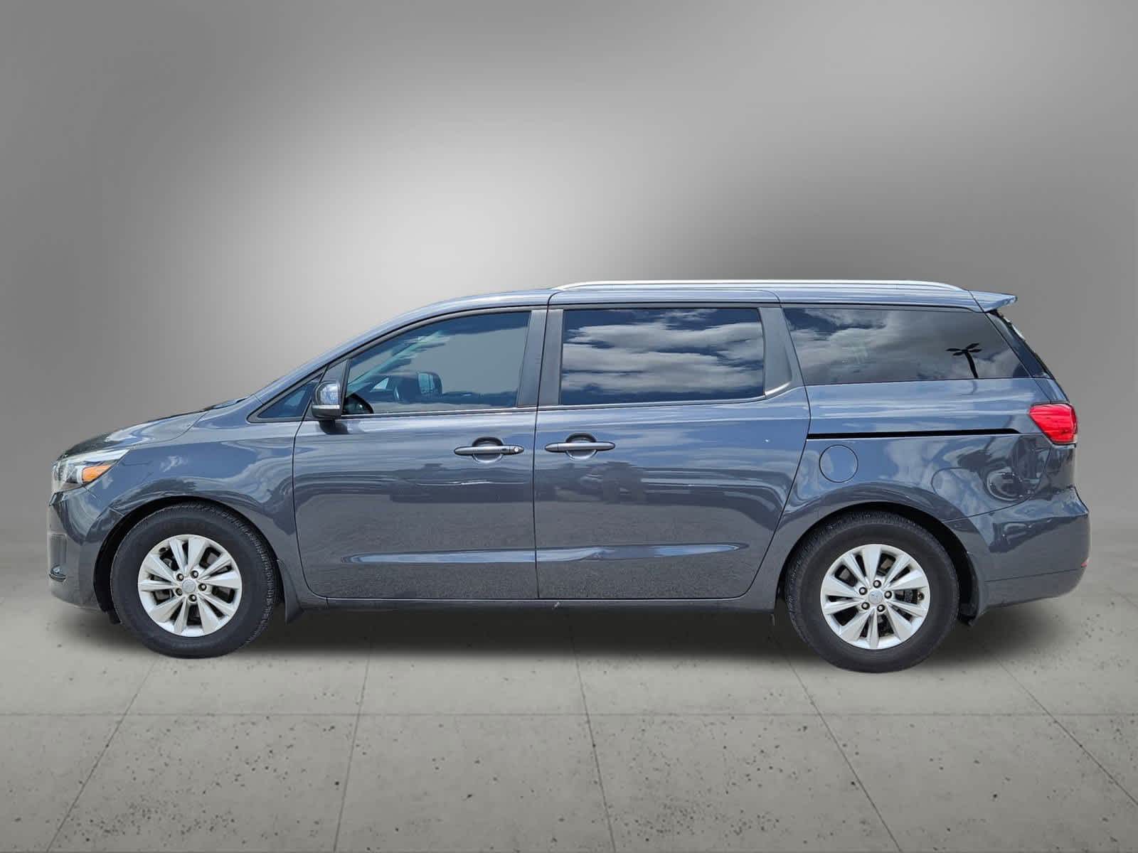 Thumbnail: 2017 Kia Sedona - 3