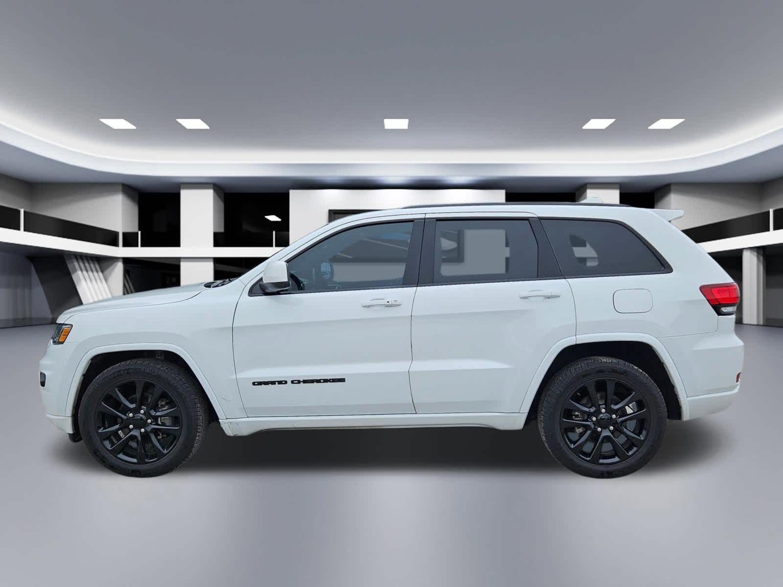 Thumbnail: 2018 Jeep Grand Cherokee - 2