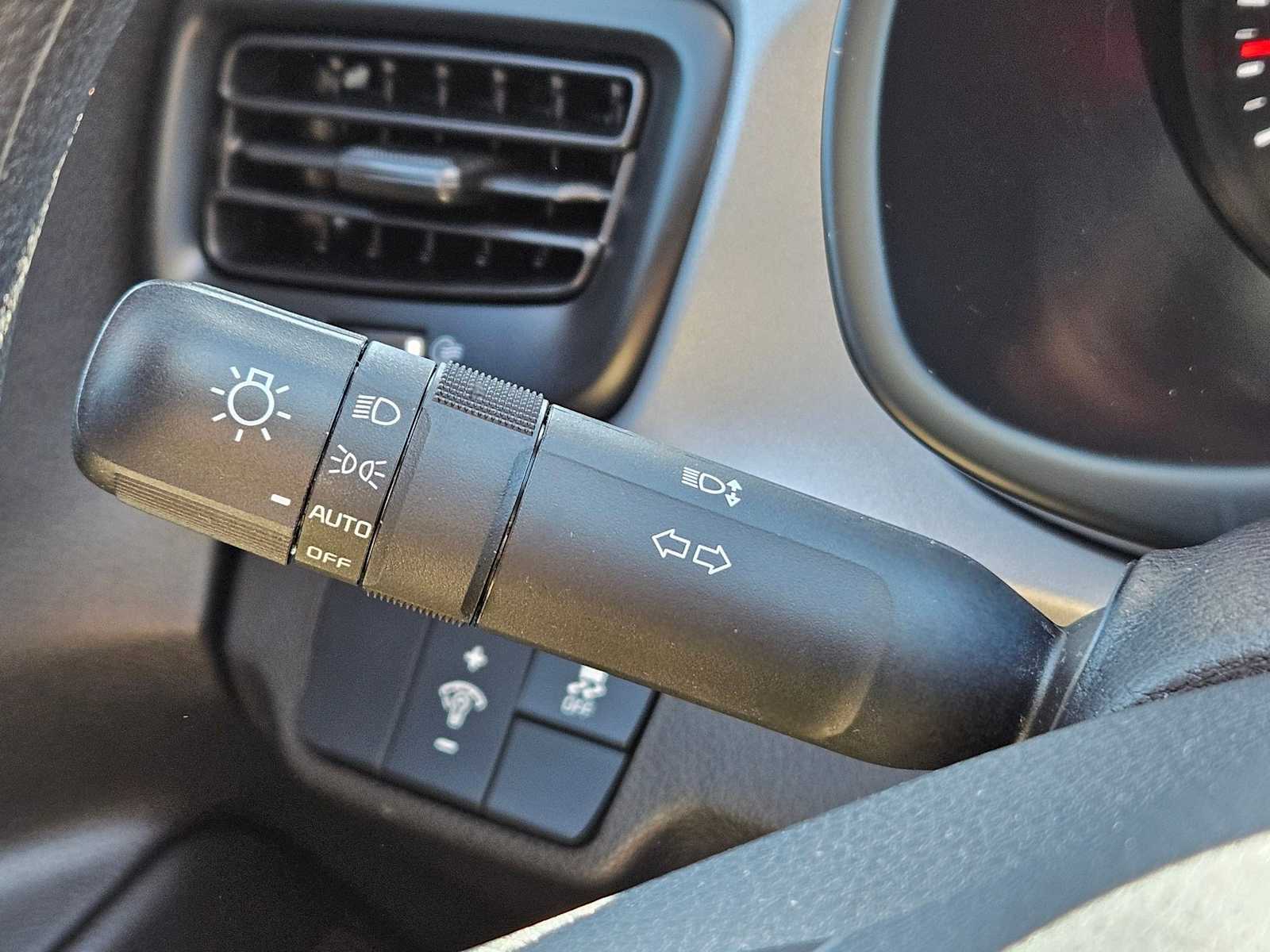 Thumbnail: 2023 Kia Rio - 25