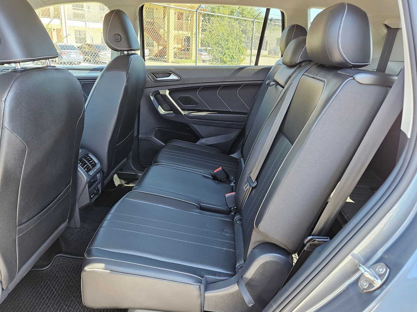 Thumbnail: 2022 Volkswagen Tiguan - 17